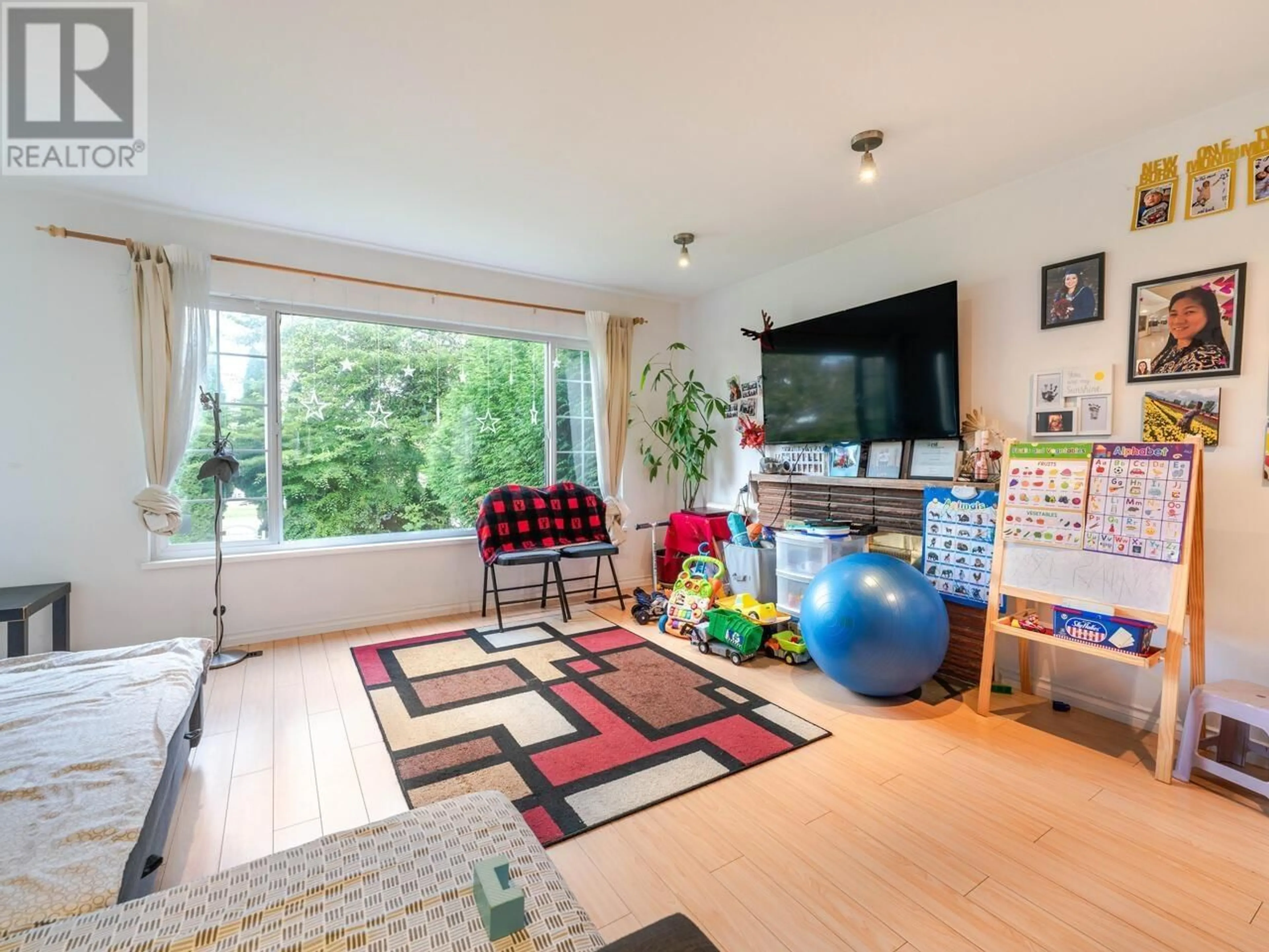 Living room with furniture, wood/laminate floor for 2216 41ST AVENUE, Vancouver British Columbia V5P1L6