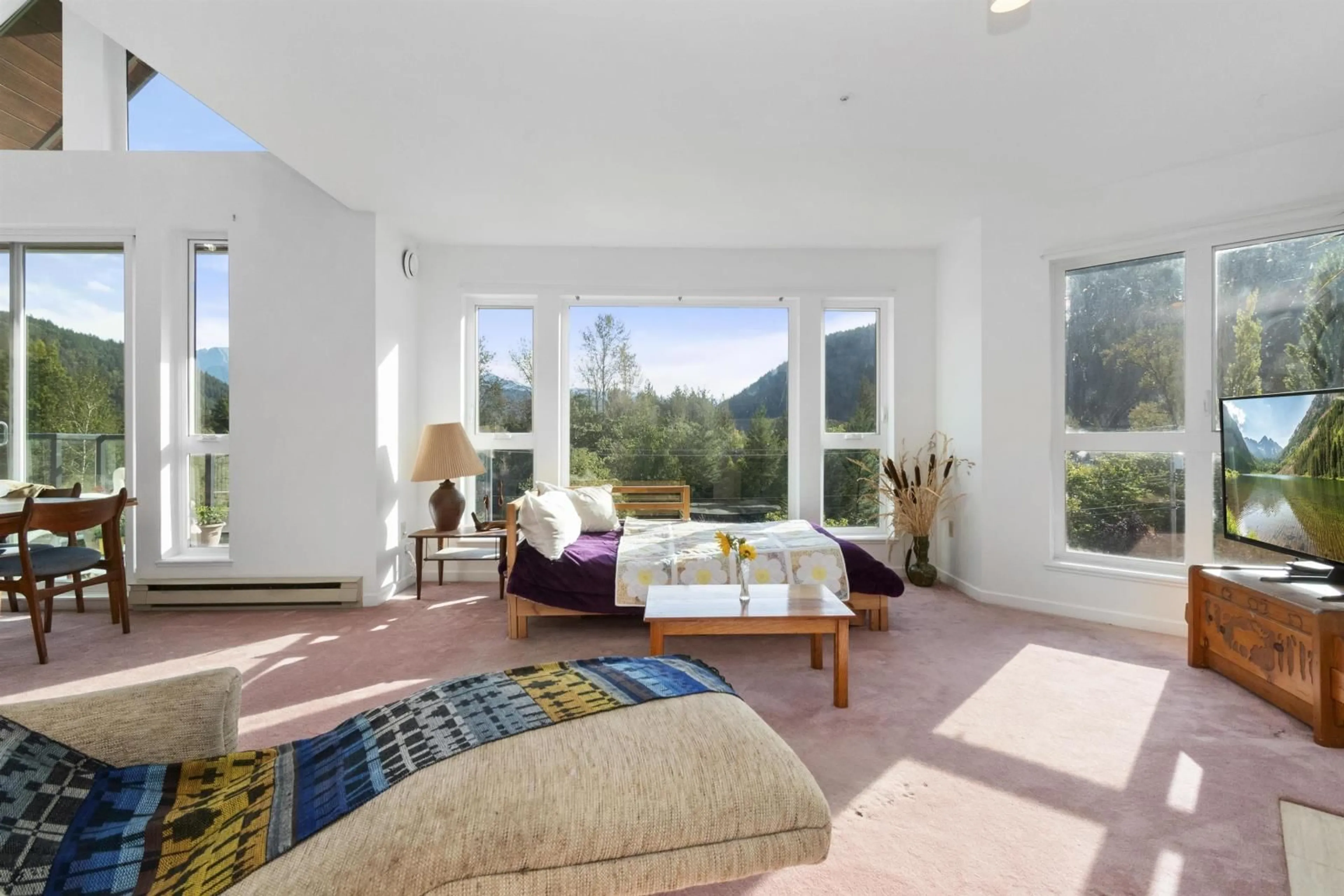 Living room with furniture, unknown for 317 - 378 ESPLANADE AVENUE, Harrison Hot Springs British Columbia V0M1K0