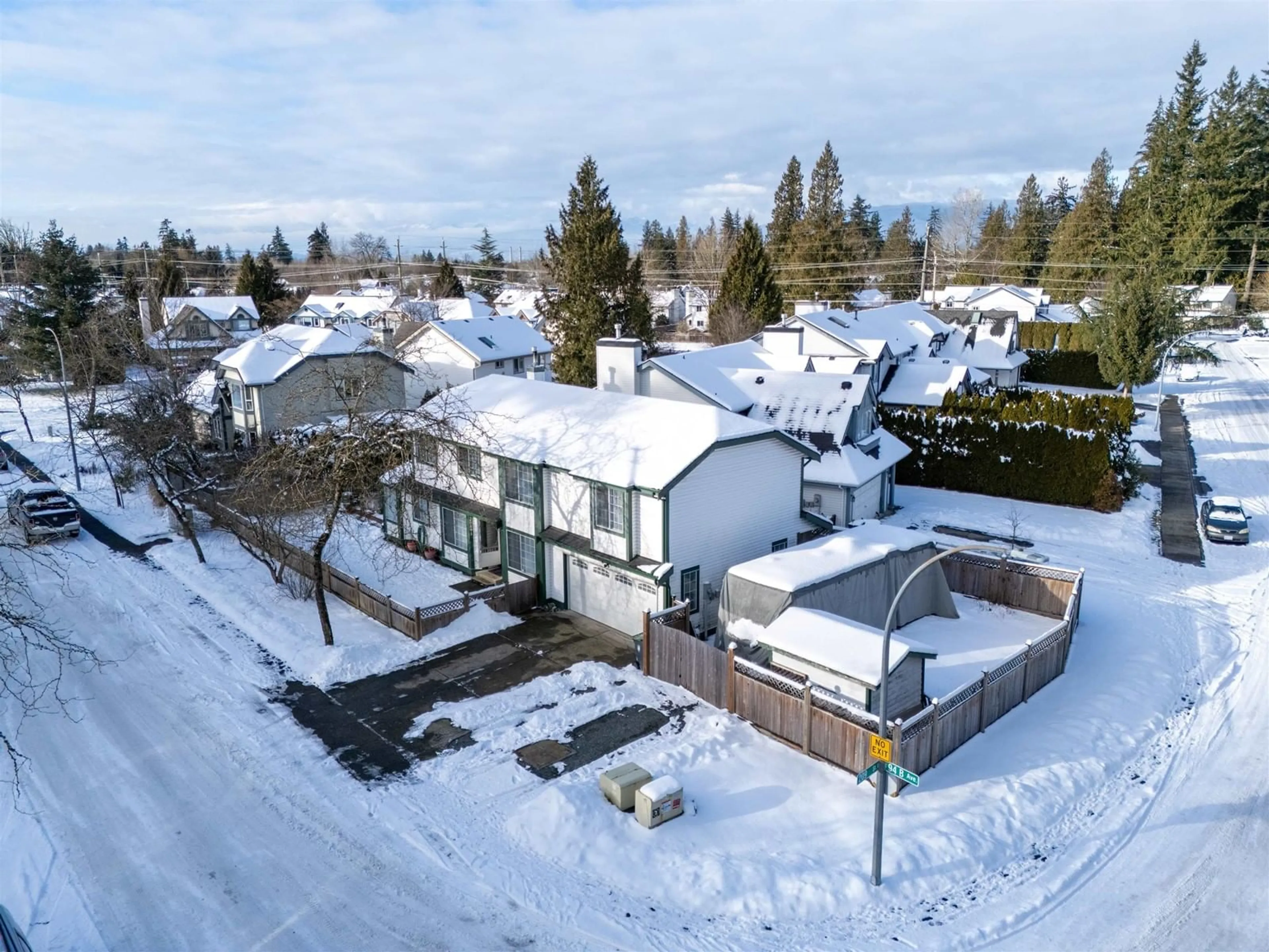 A pic from outside/outdoor area/front of a property/back of a property/a pic from drone, mountain view for 20891 94B AVENUE, Langley British Columbia V1M2B1