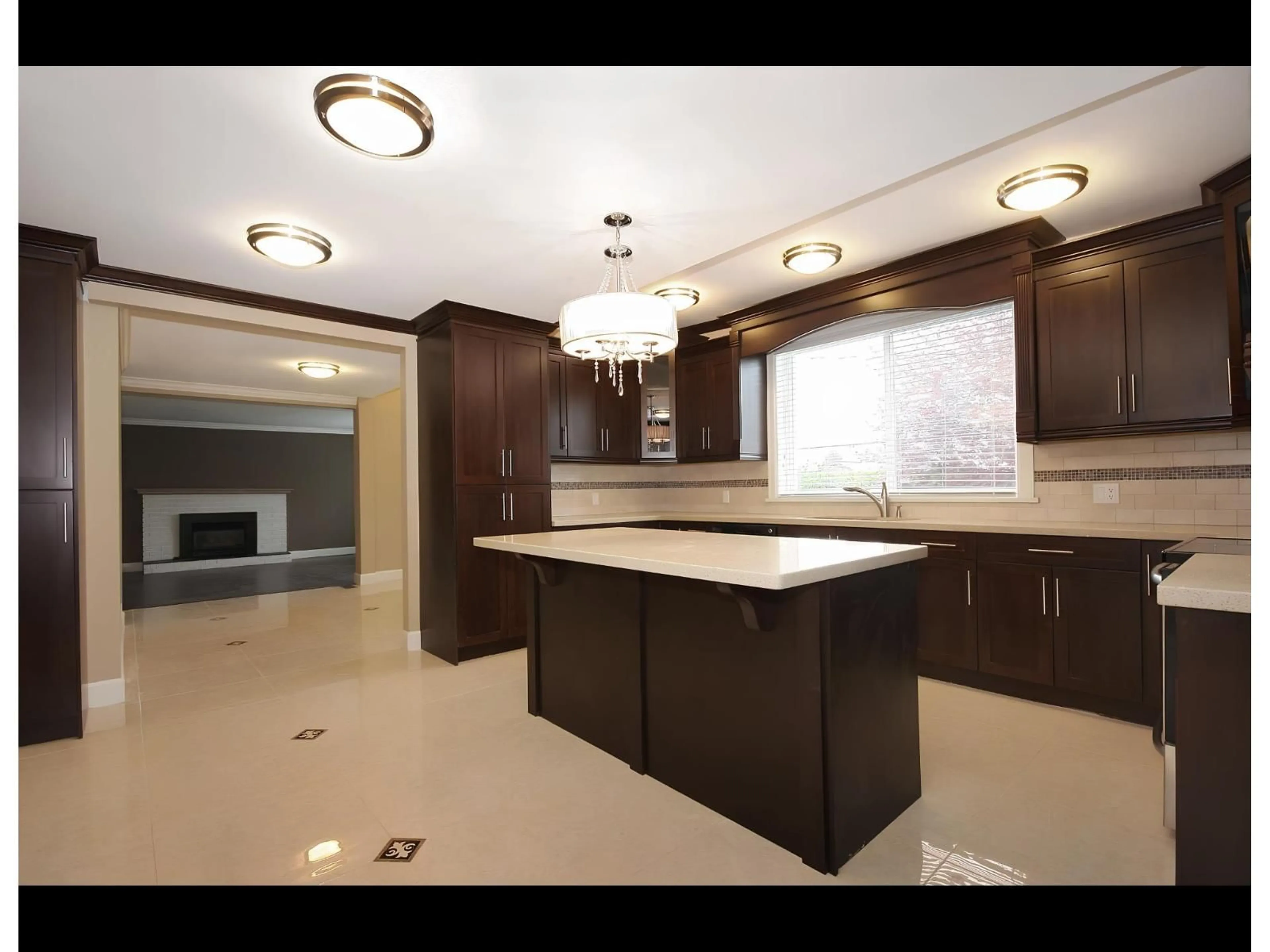 Open concept kitchen, ceramic/tile floor for 20100 50 AVENUE, Langley British Columbia V3A3S7
