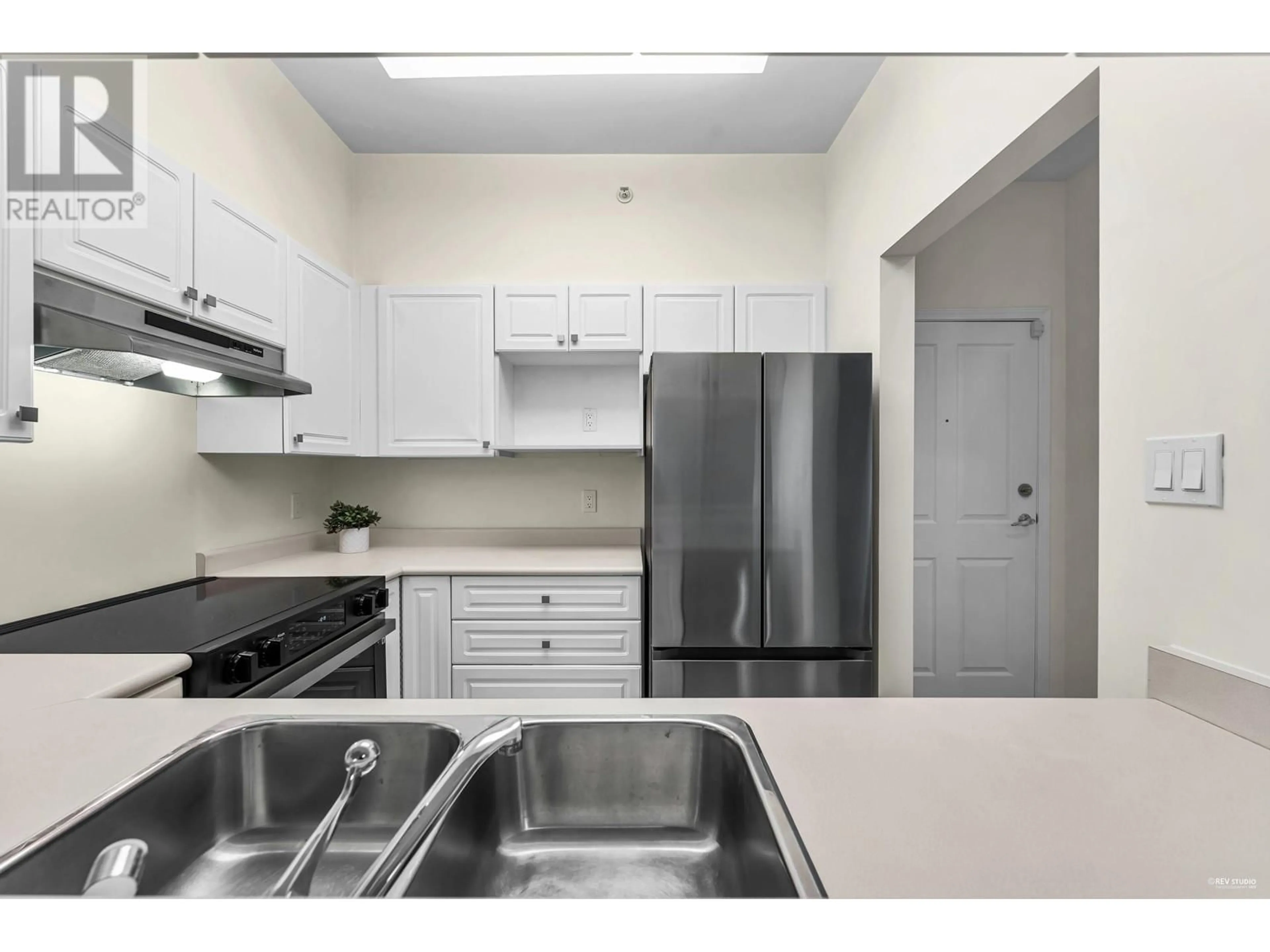 Standard kitchen, unknown for 405 2105 W 42ND AVENUE, Vancouver British Columbia V6M2B7