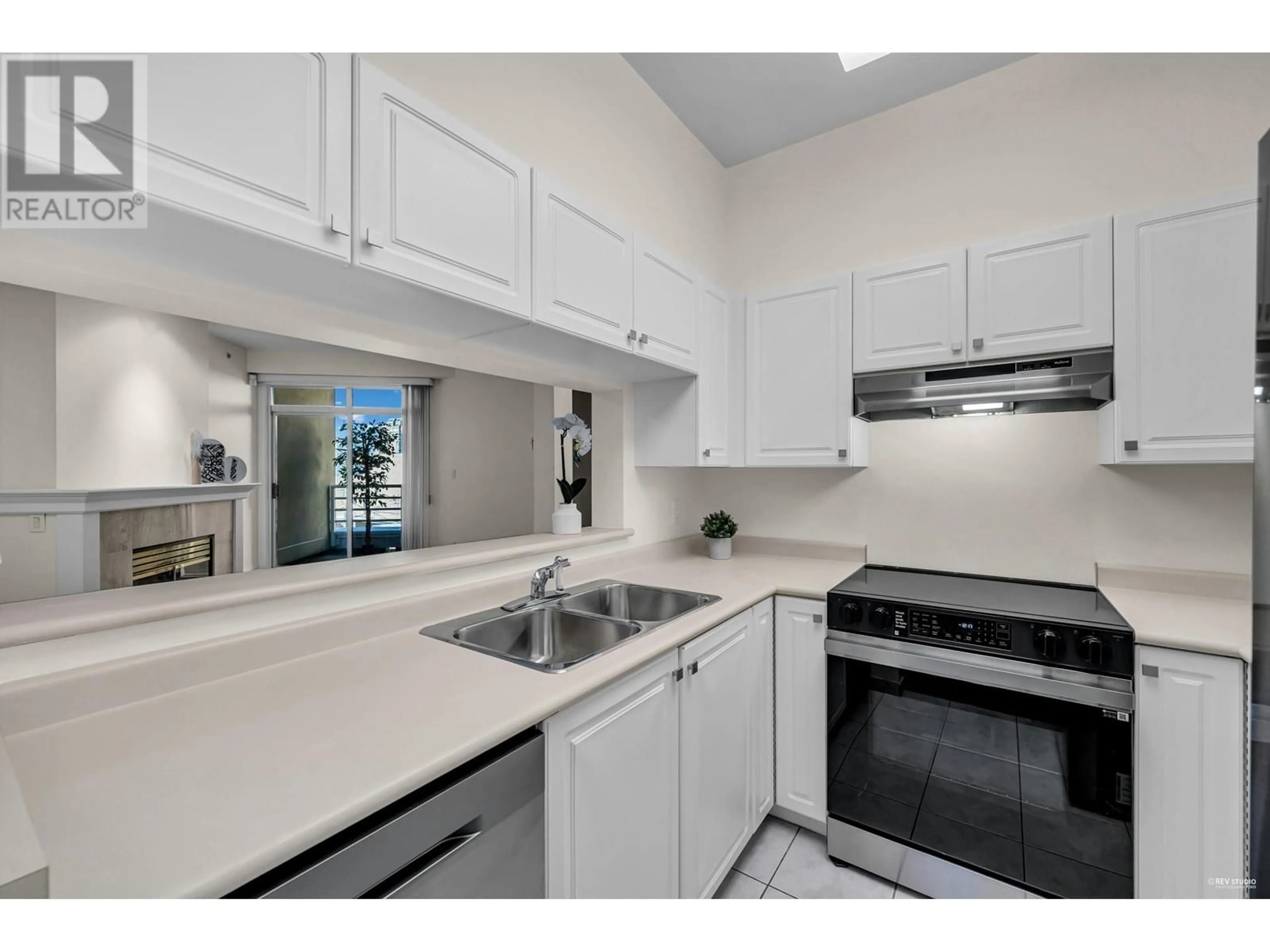 Standard kitchen, ceramic/tile floor for 405 2105 W 42ND AVENUE, Vancouver British Columbia V6M2B7