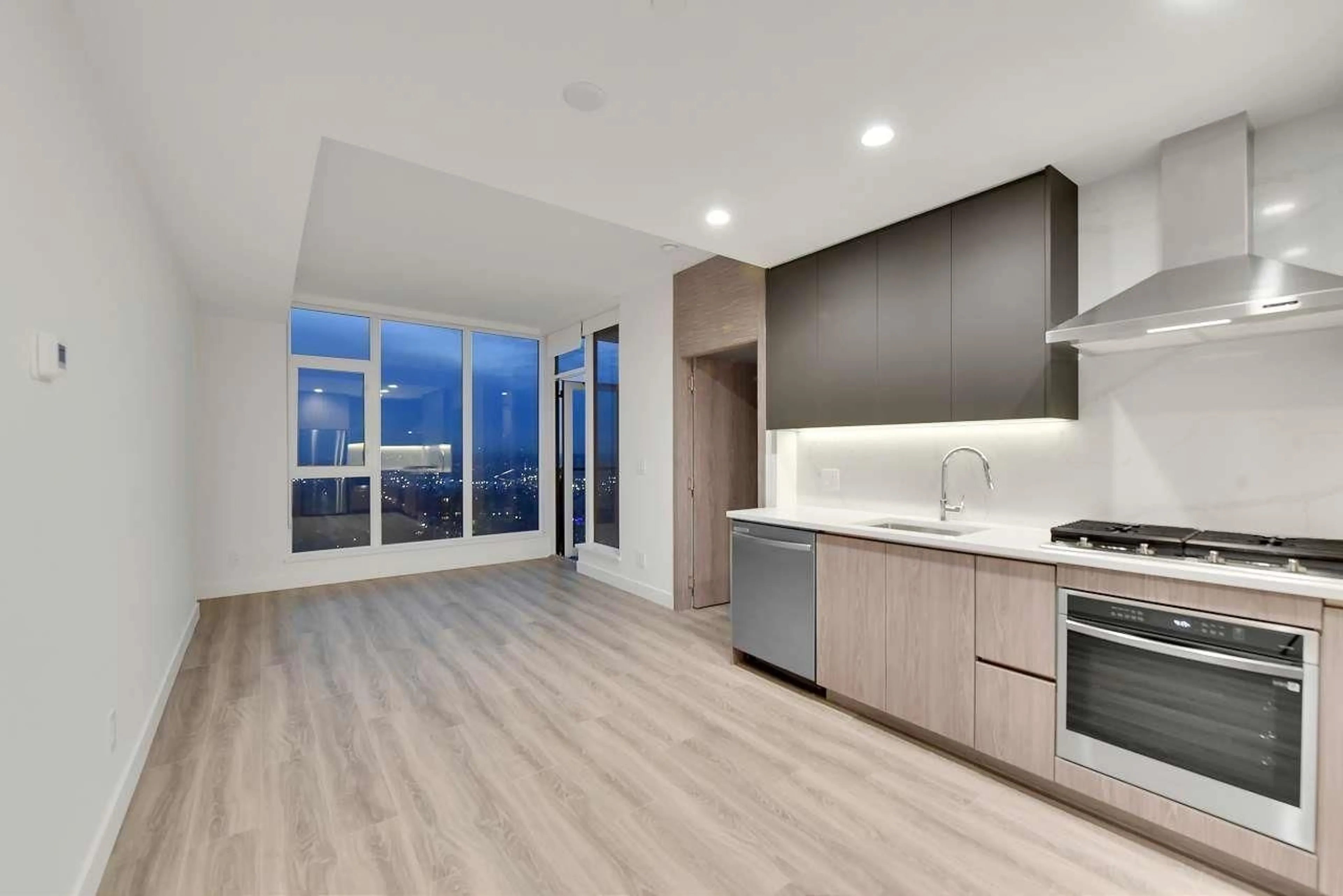 Open concept kitchen, unknown for 3308 - 10750 135A, Surrey British Columbia V3T2X6