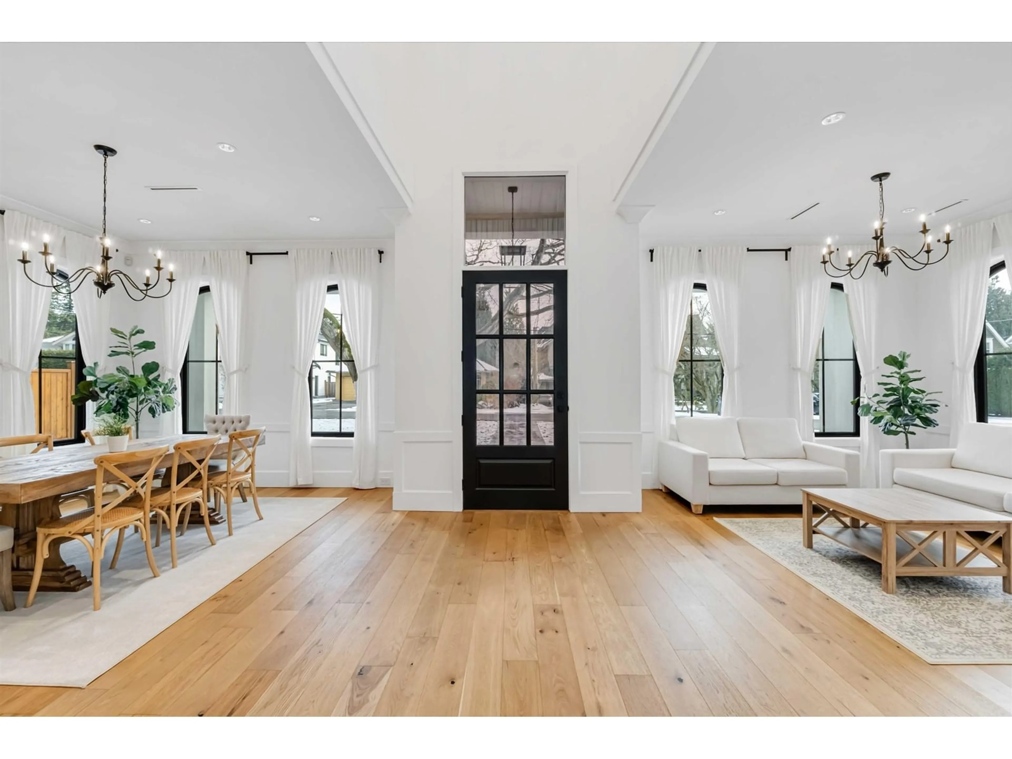 Indoor entryway for 1577 131, Surrey British Columbia V4A4B2