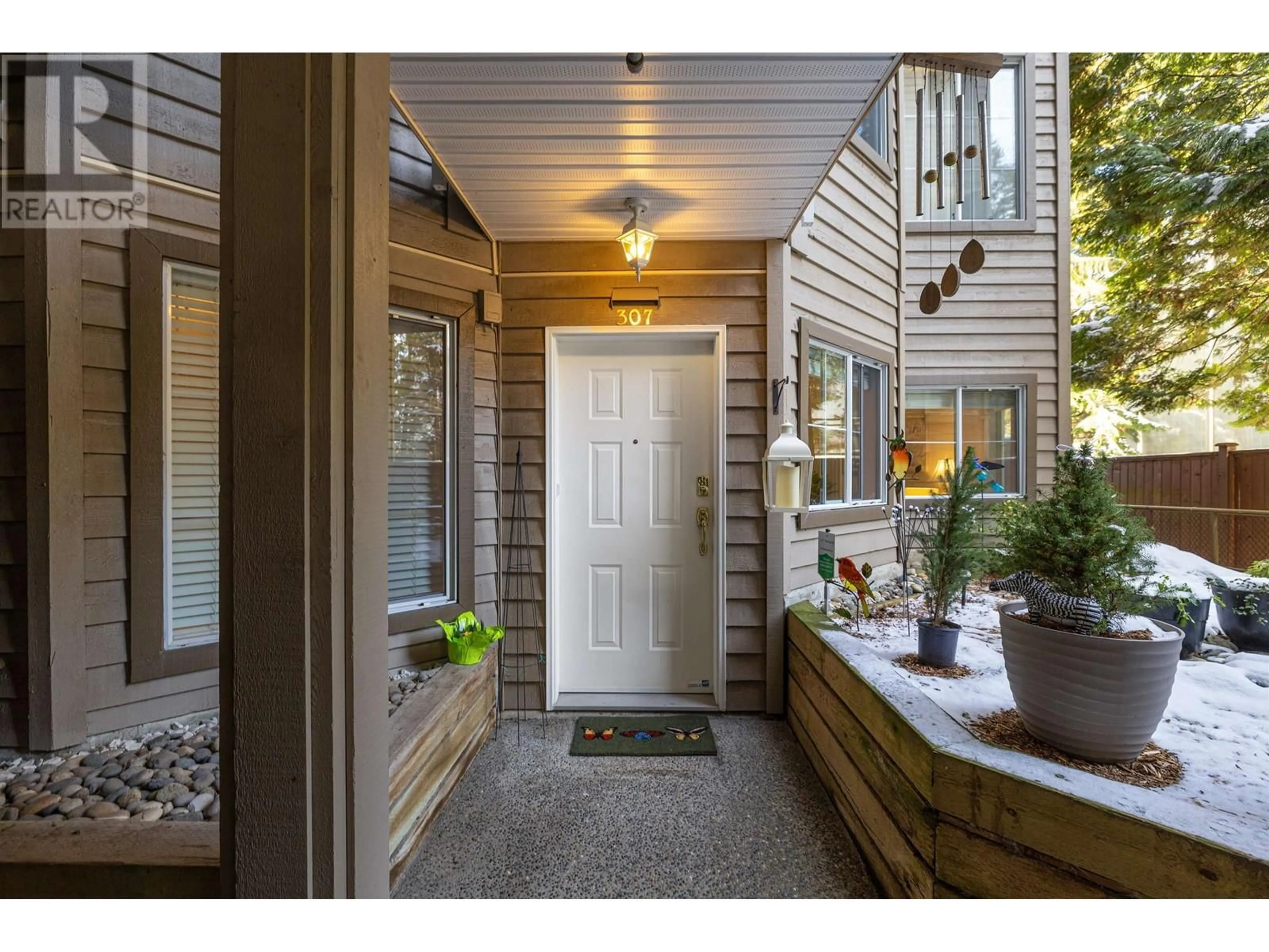 Indoor entryway for 307 1050 BOWRON COURT, North Vancouver British Columbia V7H2X6