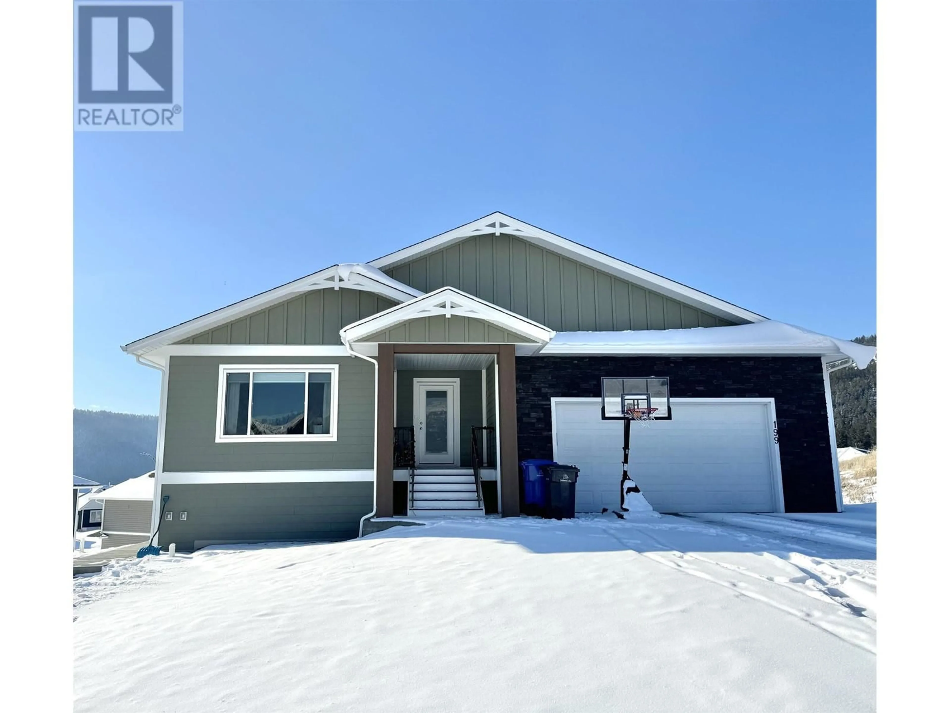 Home with vinyl exterior material, street for 199 COYOTE ROCK DRIVE, Williams Lake British Columbia V2G0B1