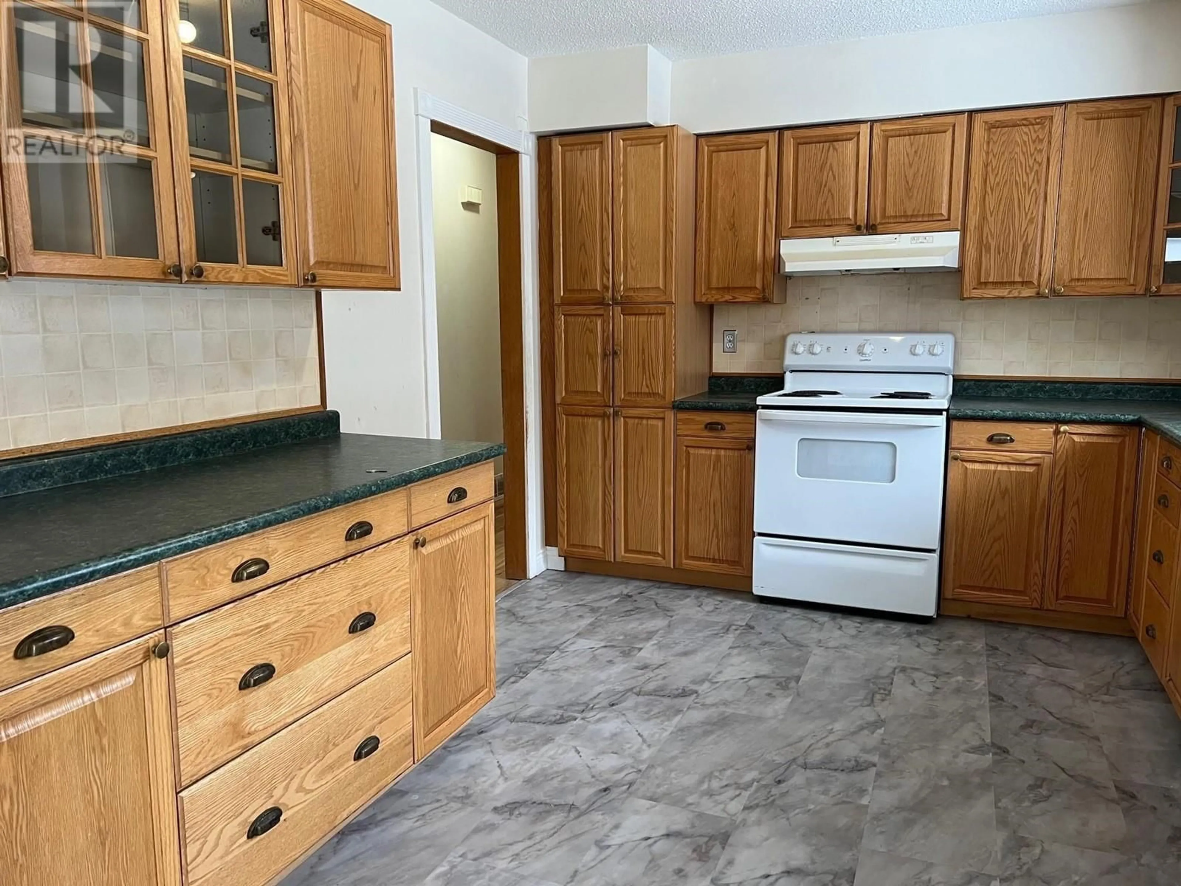 Standard kitchen, ceramic/tile floor for 10134 MACINTOSH CRESCENT, Hudsons Hope British Columbia V0C1V0