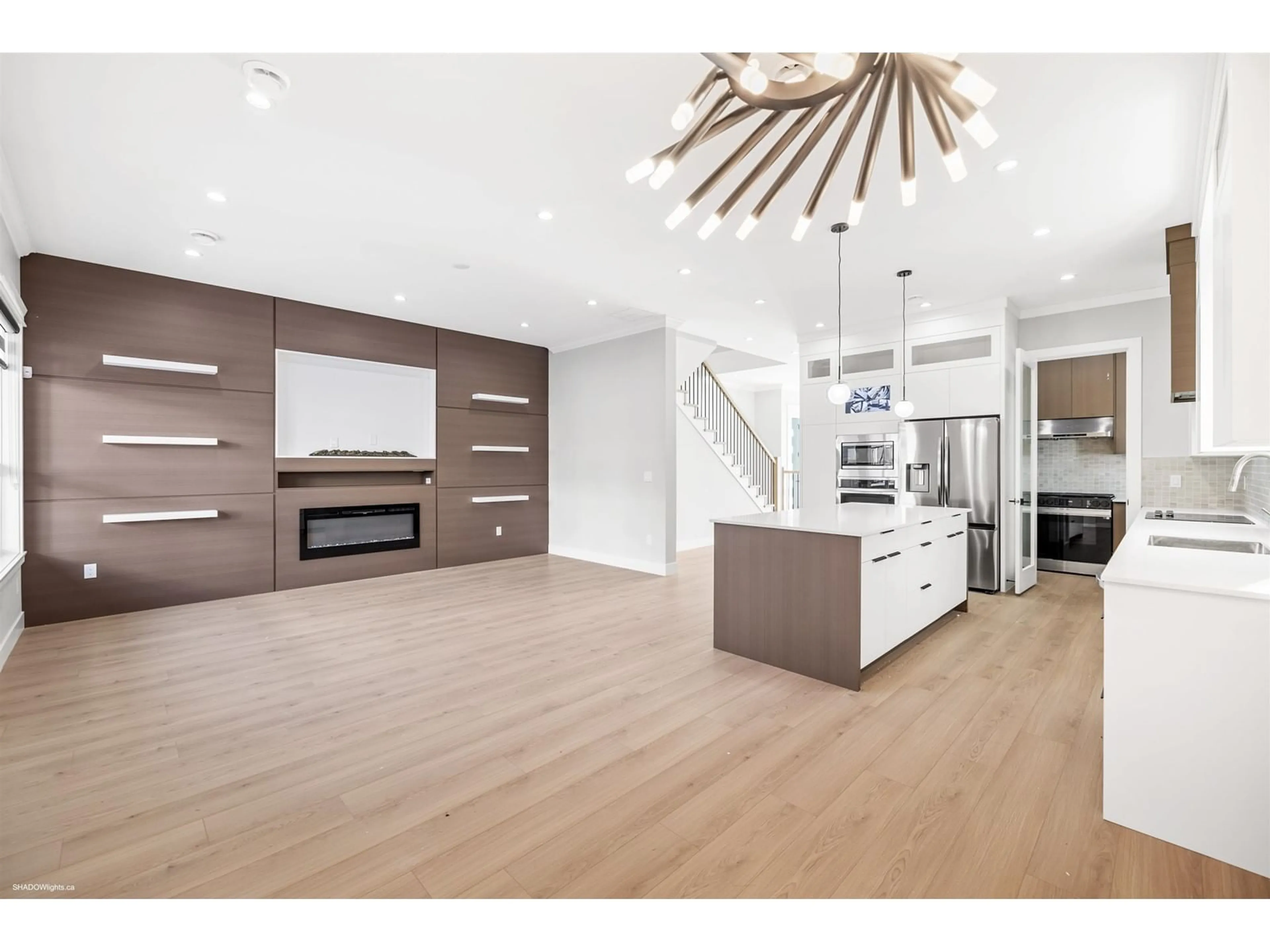 Open concept kitchen, wood/laminate floor for 16725 15A, Surrey British Columbia V3S9X7