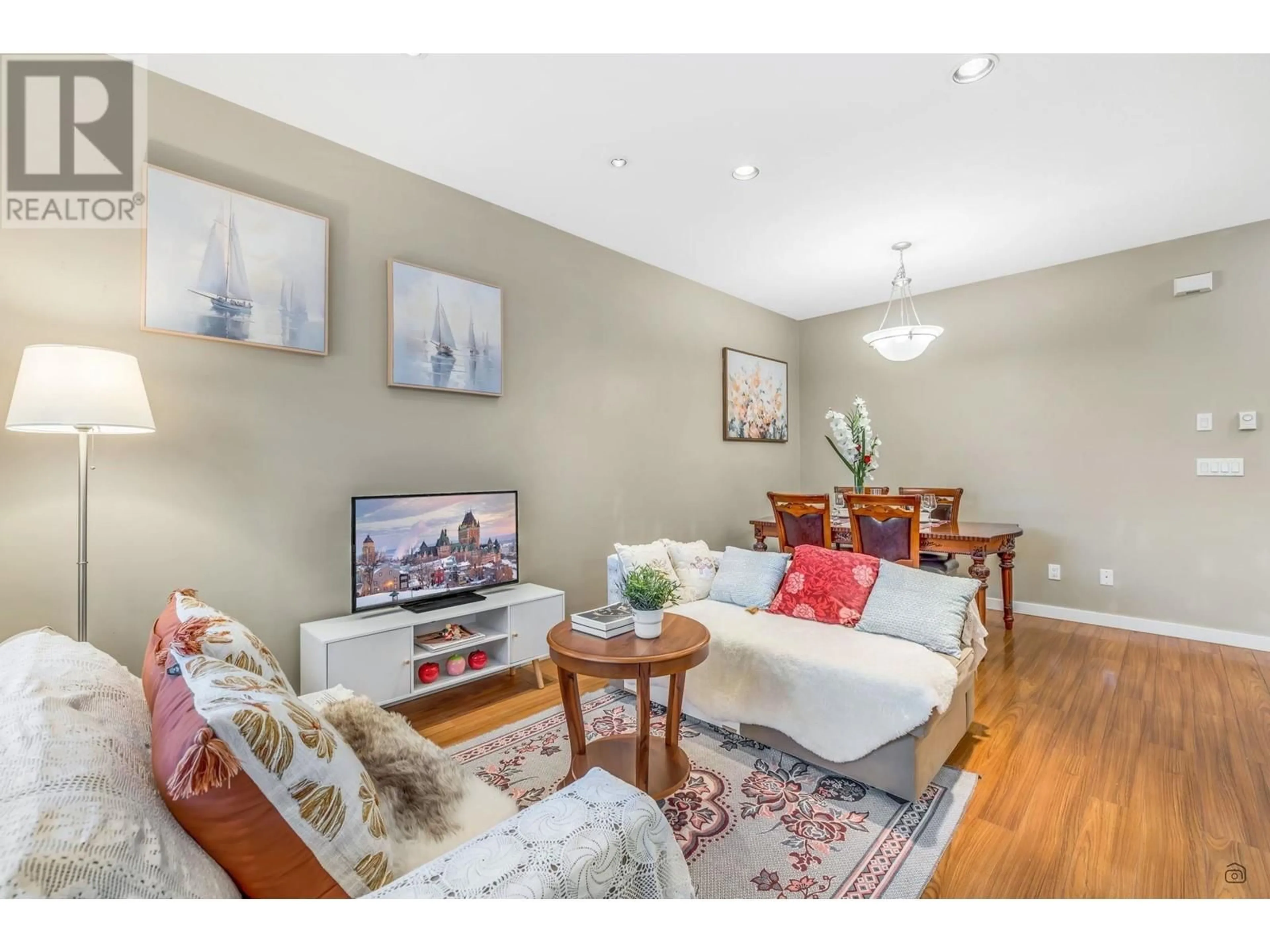 Living room with furniture, wood/laminate floor for 16 8600 NO. 3 ROAD, Richmond British Columbia V6Y2E8