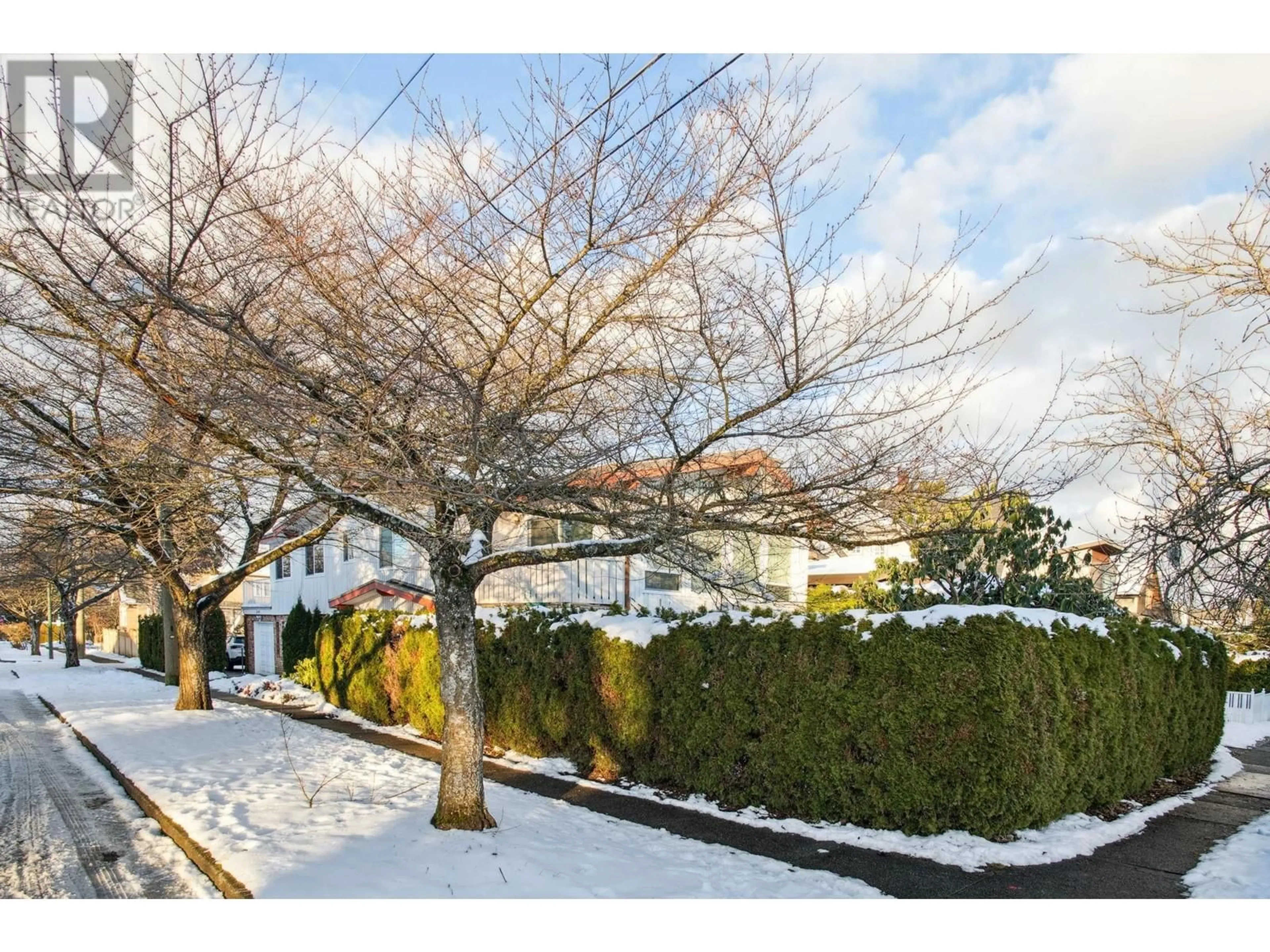 A pic from outside/outdoor area/front of a property/back of a property/a pic from drone, street for 3488 HIGHBURY STREET, Vancouver British Columbia V6S2L4