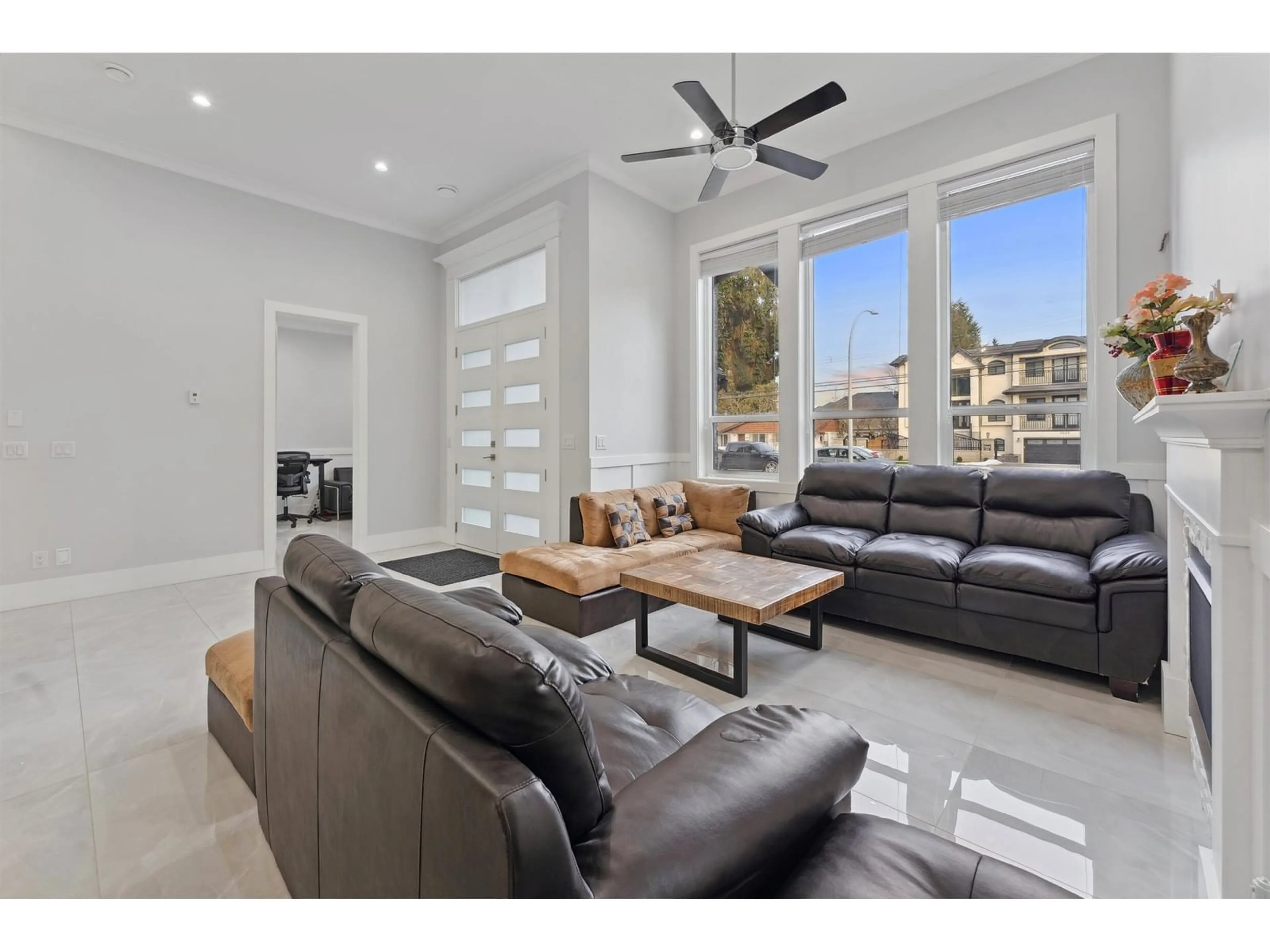Living room with furniture, unknown for 7019 130, Surrey British Columbia V3W4J6
