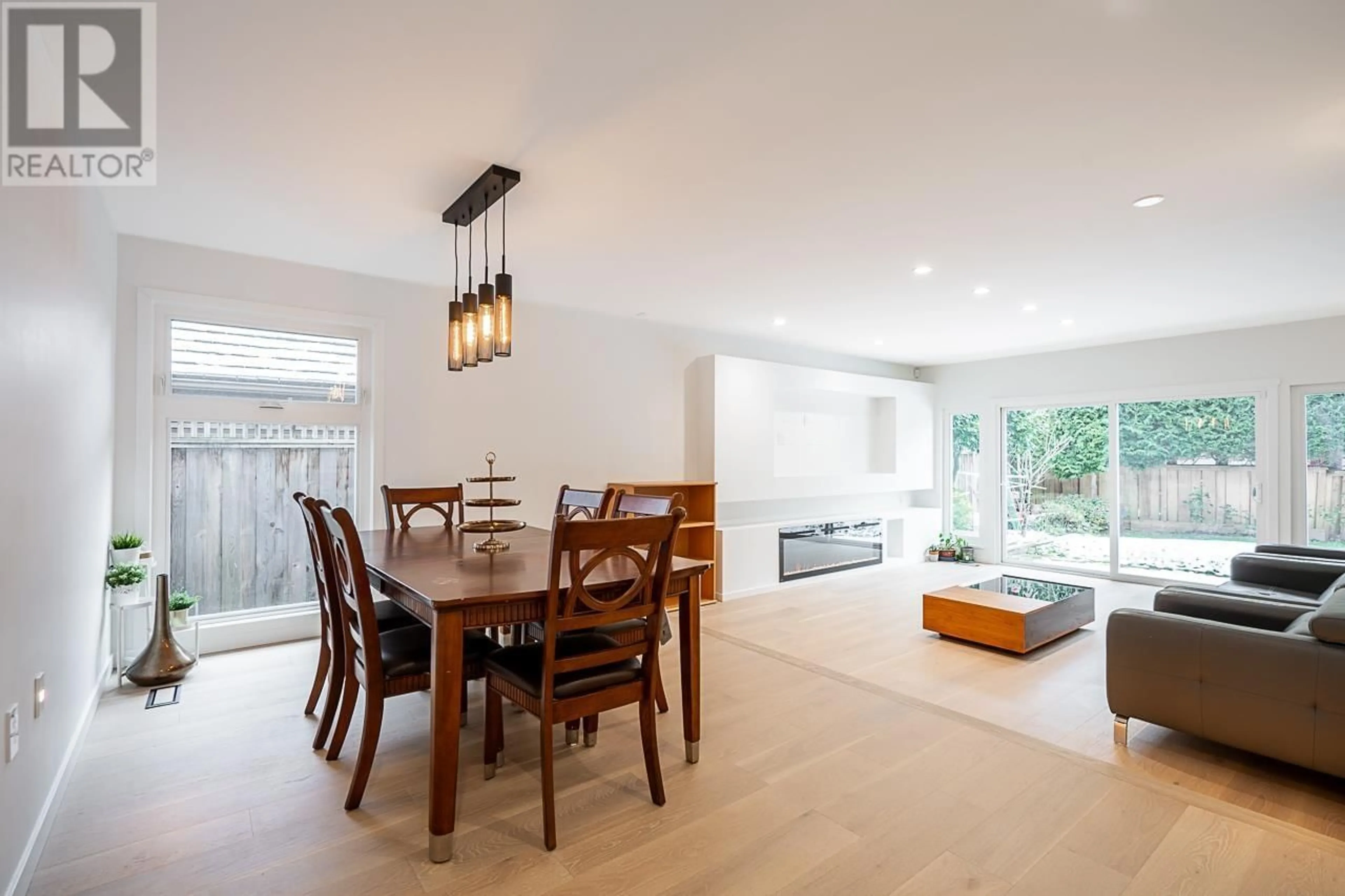 Dining room, wood/laminate floor for 6540 JUNIPER DRIVE, Richmond British Columbia V7E4Z6