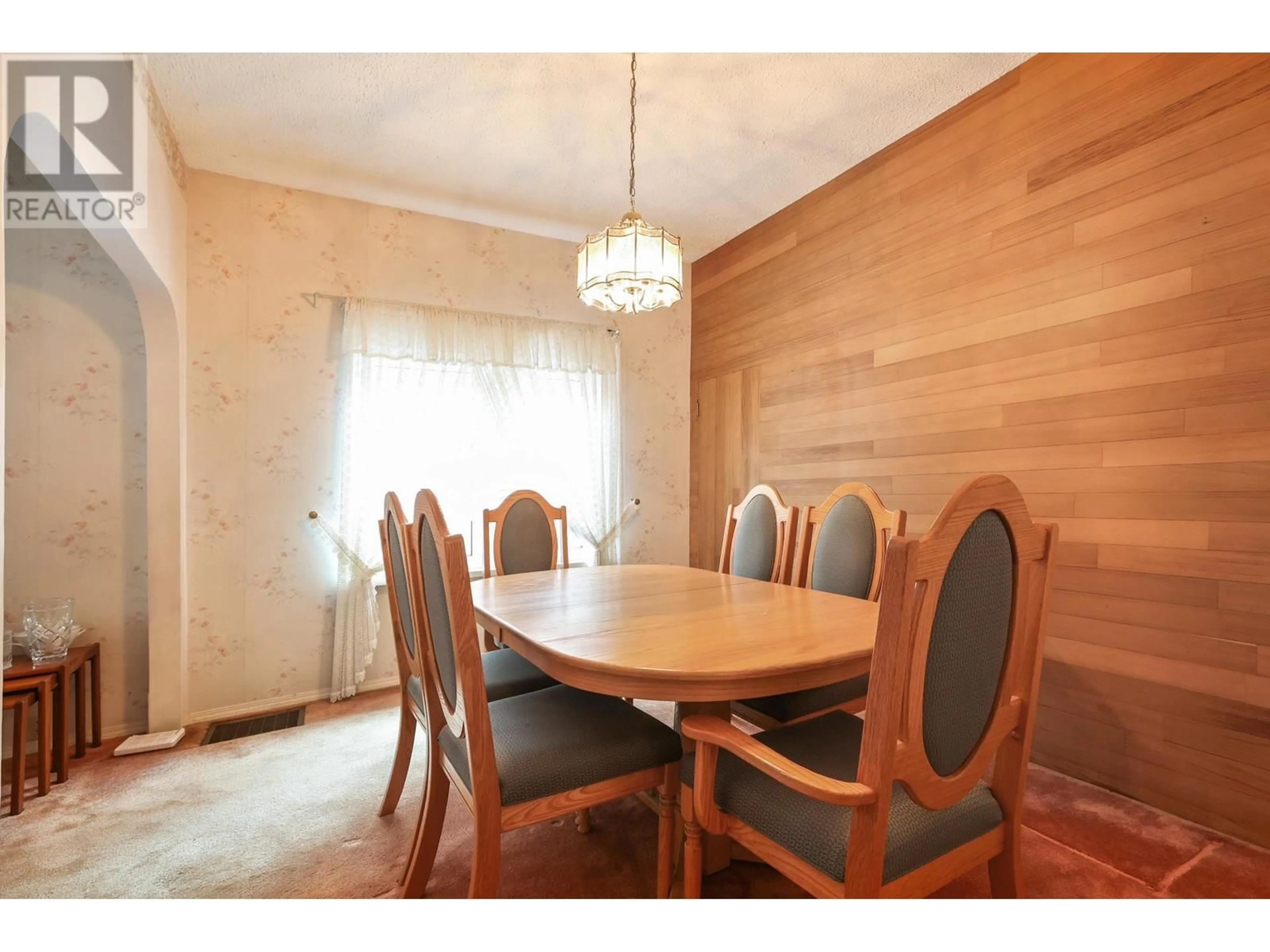 Dining room, wood/laminate floor for 1376 E 11TH AVENUE, Vancouver British Columbia V5N1Y5