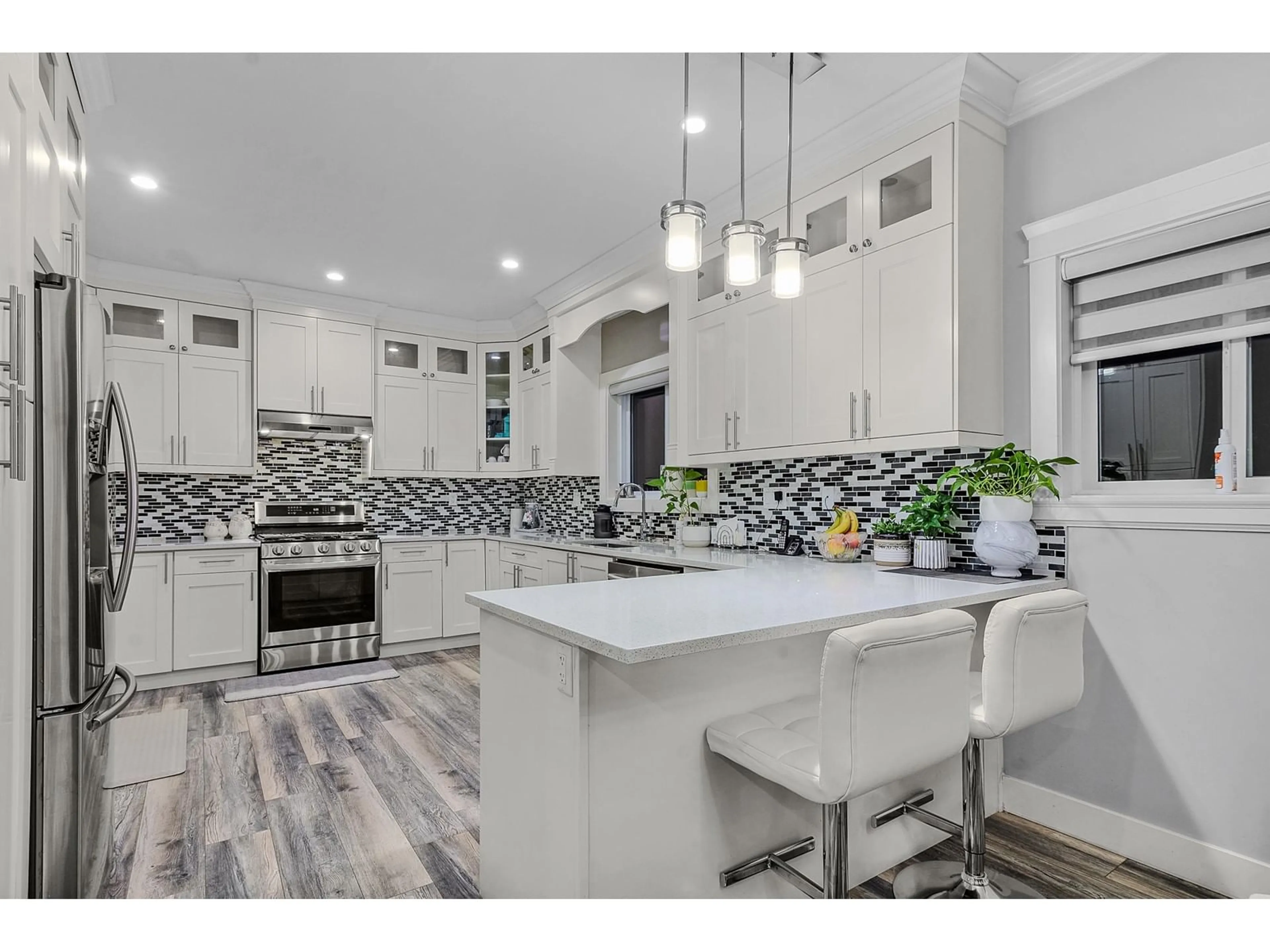 Open concept kitchen, ceramic/tile floor for 33993 MCPHEE PLACE, Mission British Columbia V2V0E7