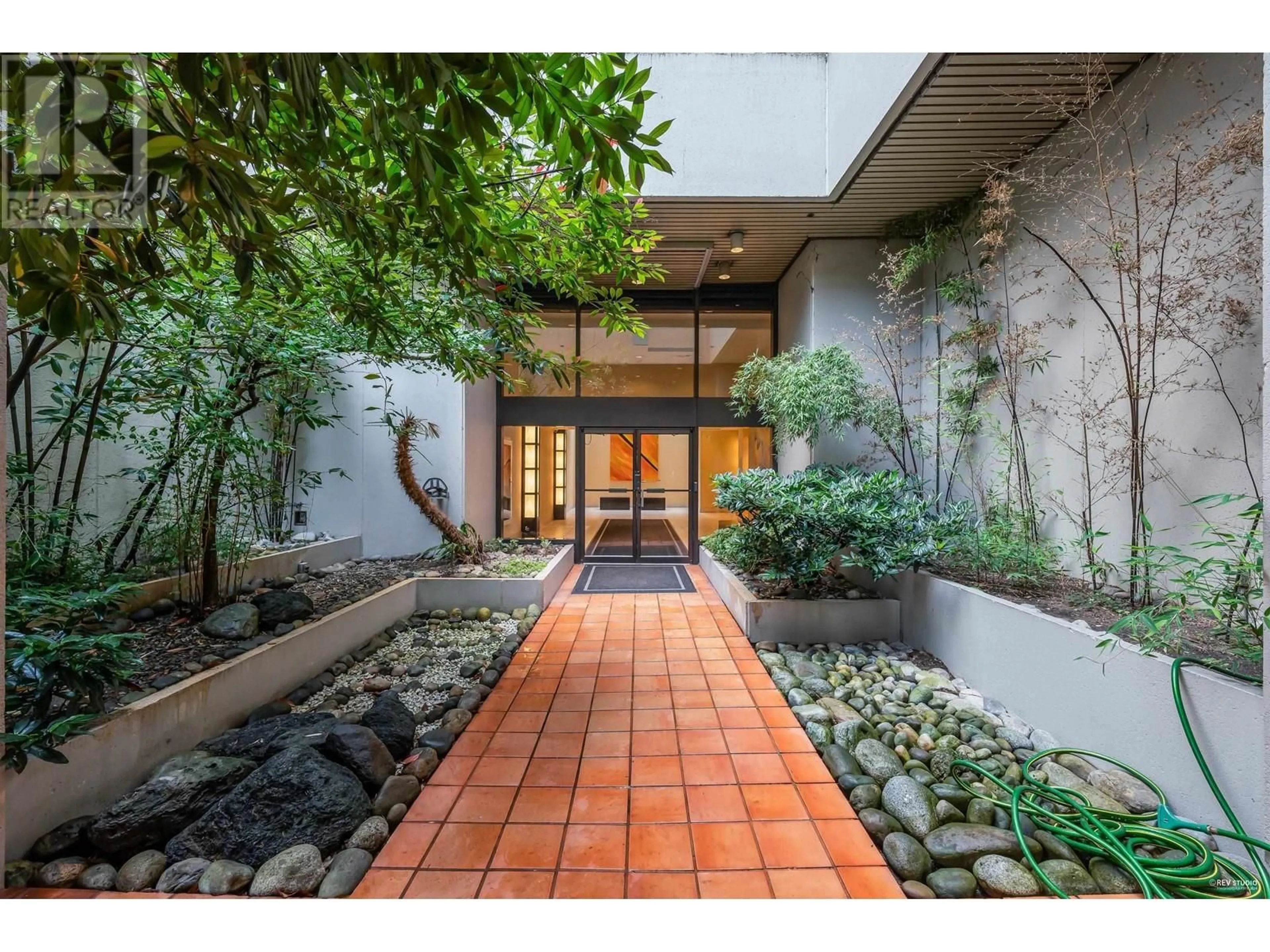 Indoor entryway for 601 850 BURRARD STREET, Vancouver British Columbia V6Z2J1