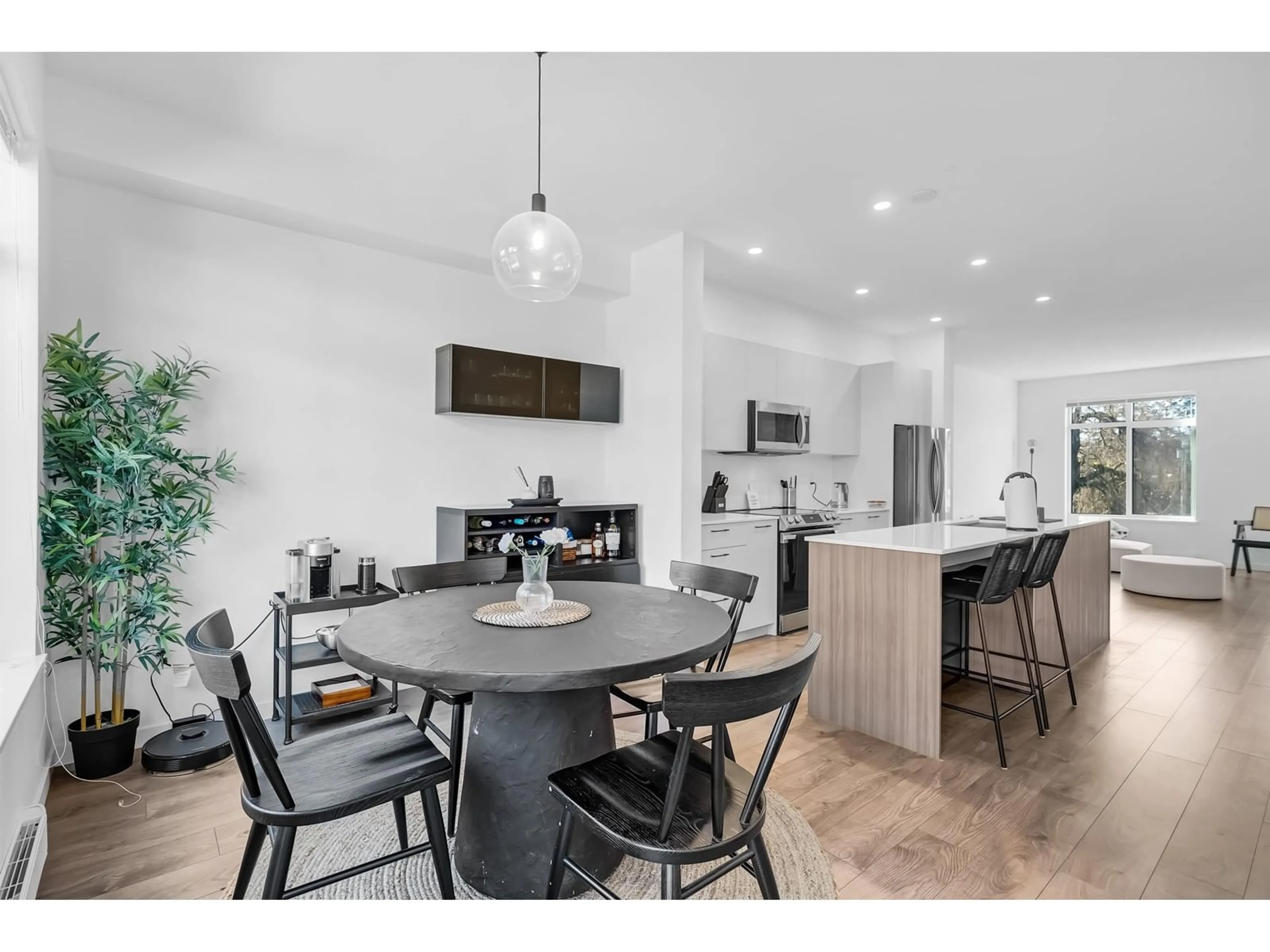 Open concept kitchen, unknown for 129 15235 SITKA DRIVE, Surrey British Columbia V3S0A9