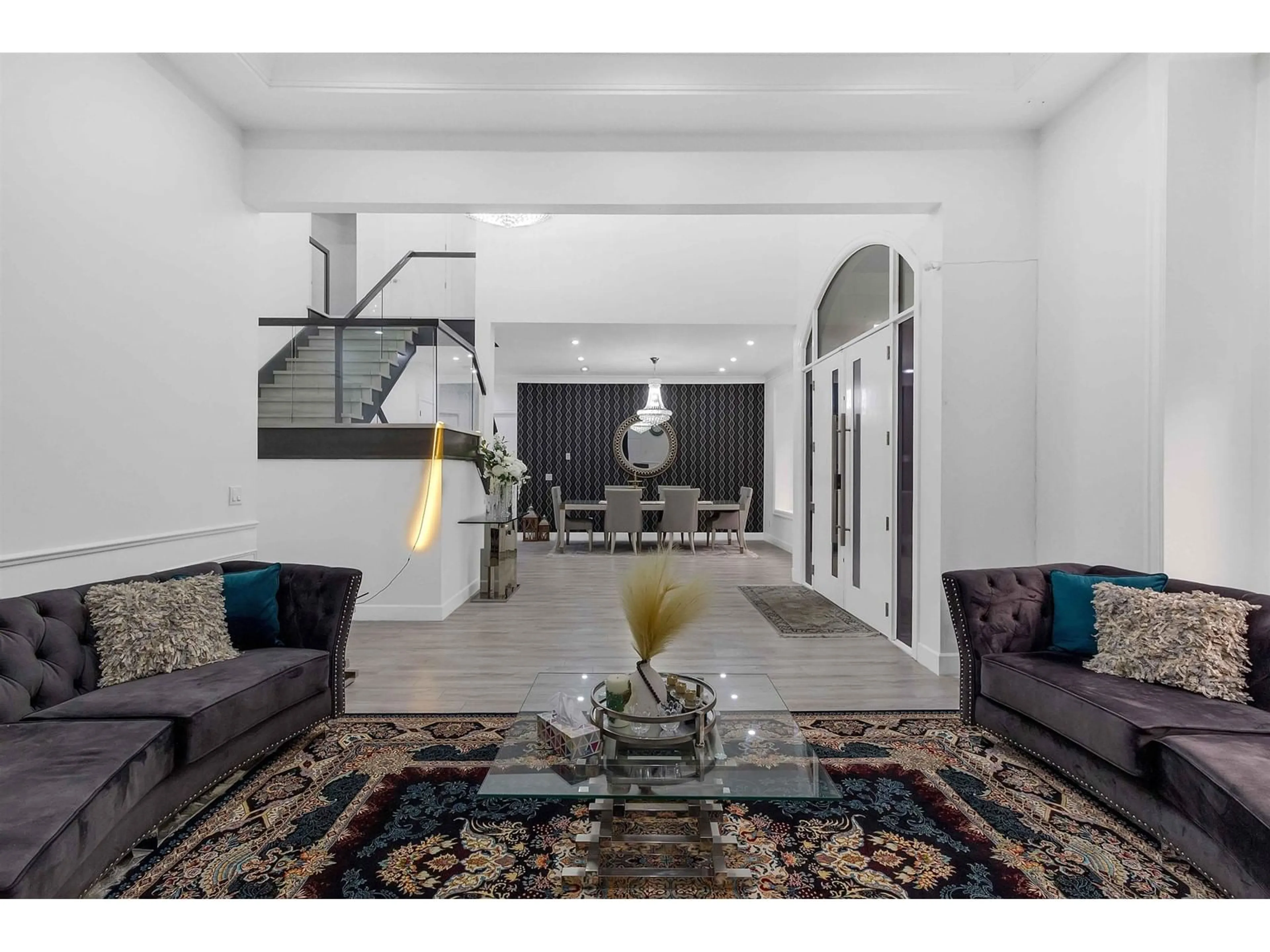 Indoor foyer for 14678 ST. ANDREWS, Surrey British Columbia V3R5V4
