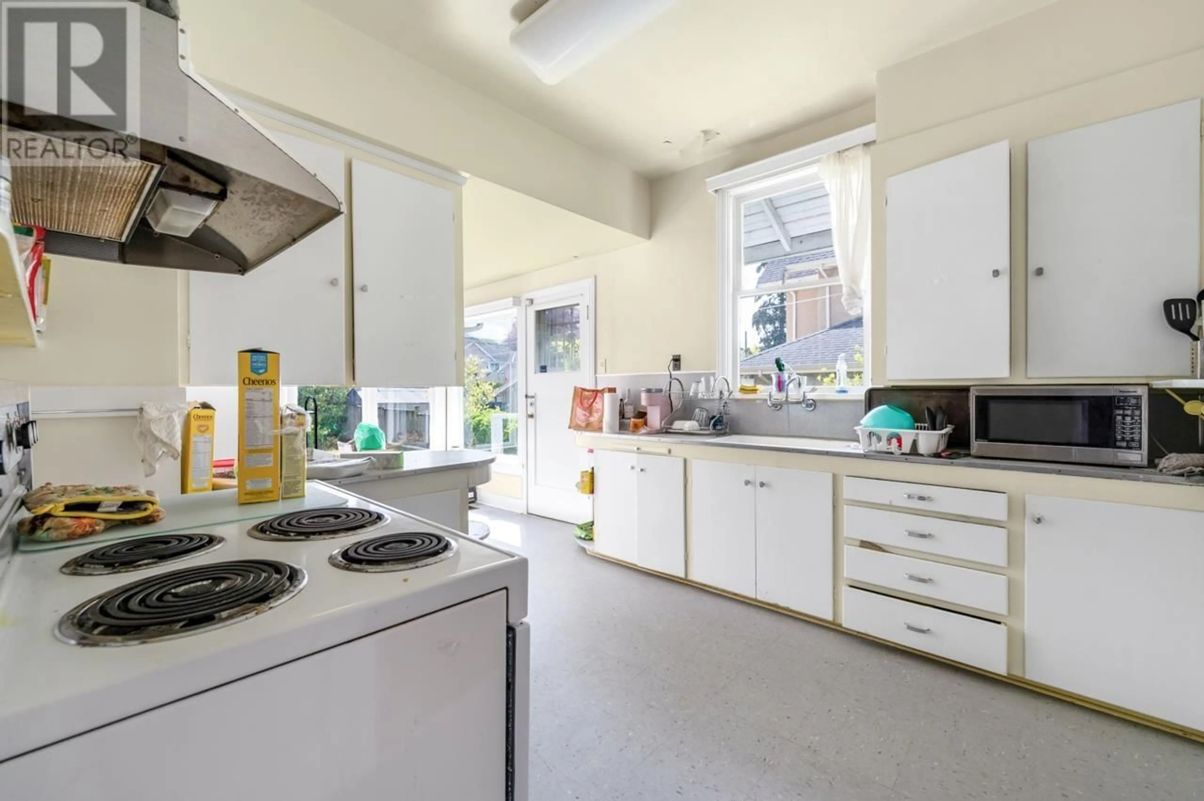 Standard kitchen, unknown for 6150 CYPRESS STREET, Vancouver British Columbia V6M3S2