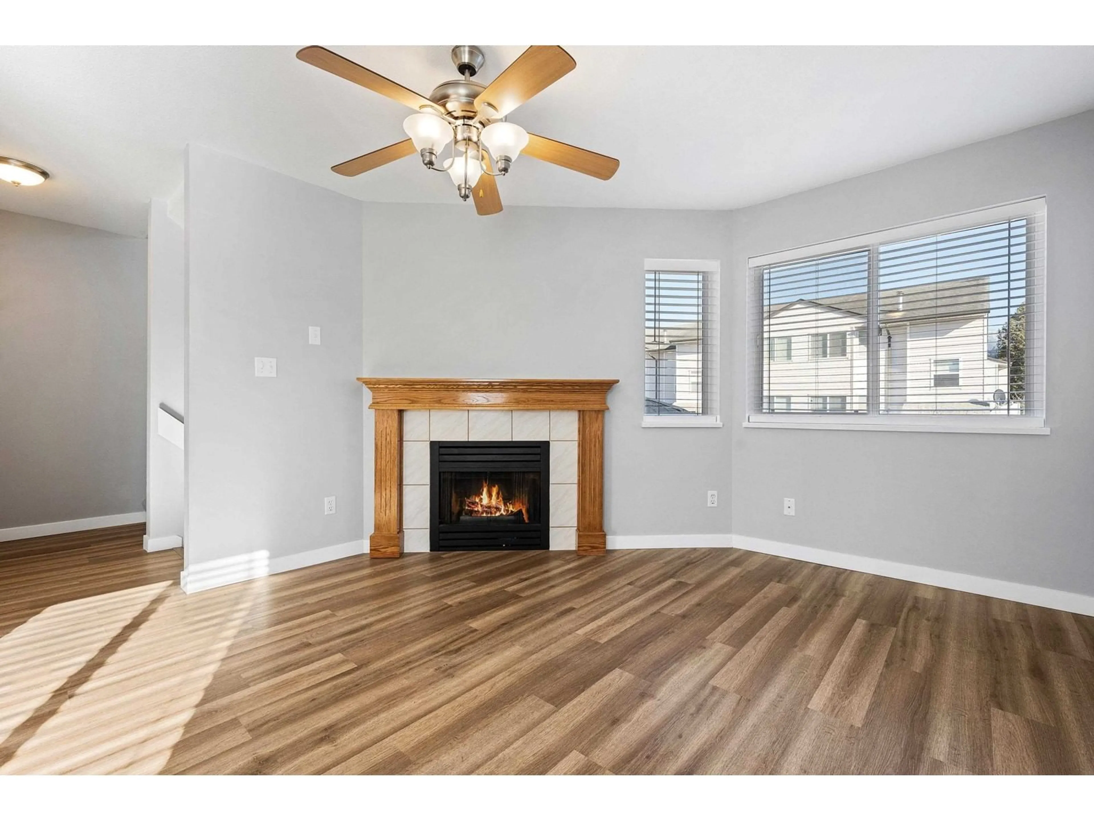 Living room with furniture, wood/laminate floor for 9 - 5950 VEDDER ROAD, Chilliwack British Columbia V2R3P2