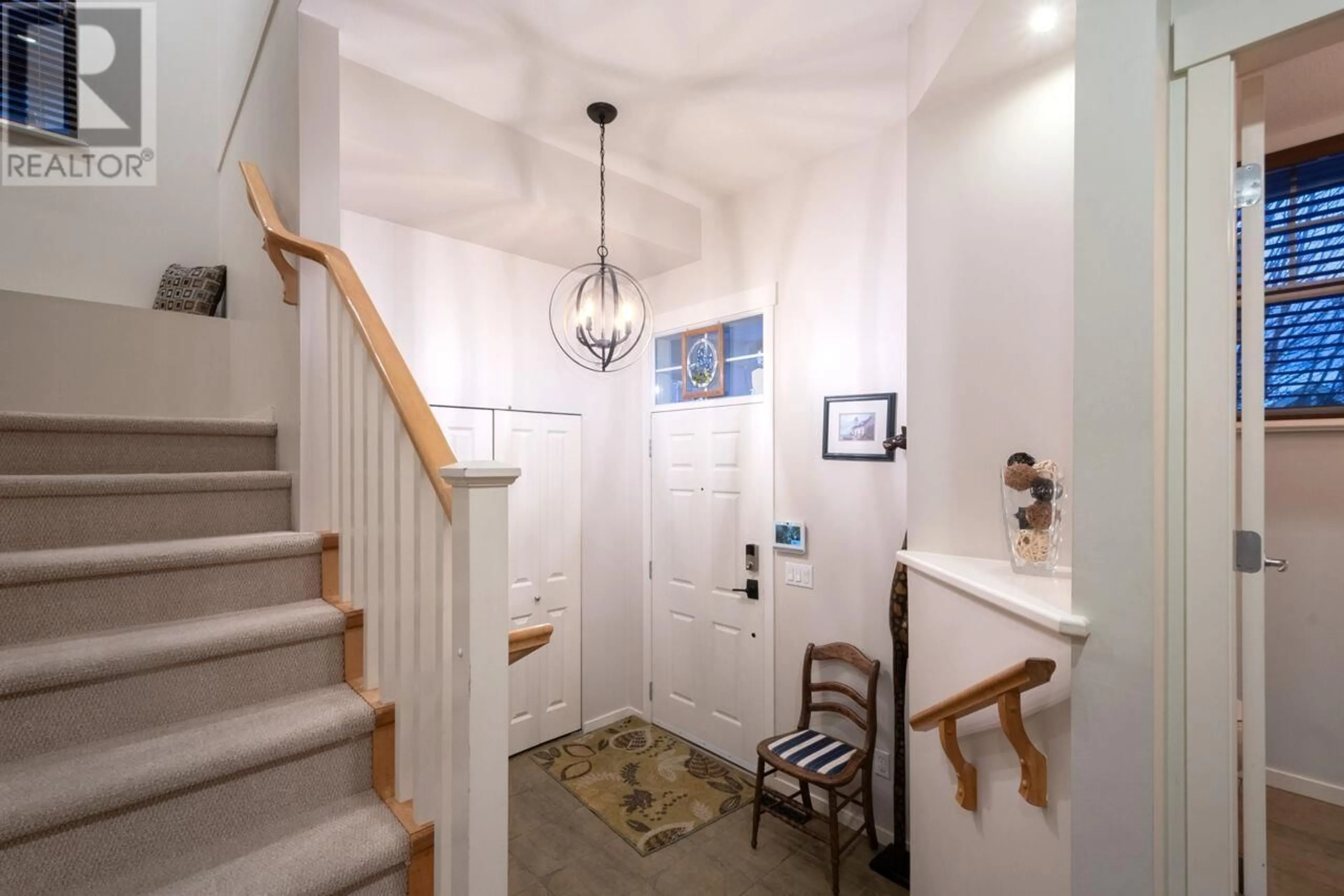 Indoor entryway for 151 MAPLE DRIVE, Port Moody British Columbia V3H0A8