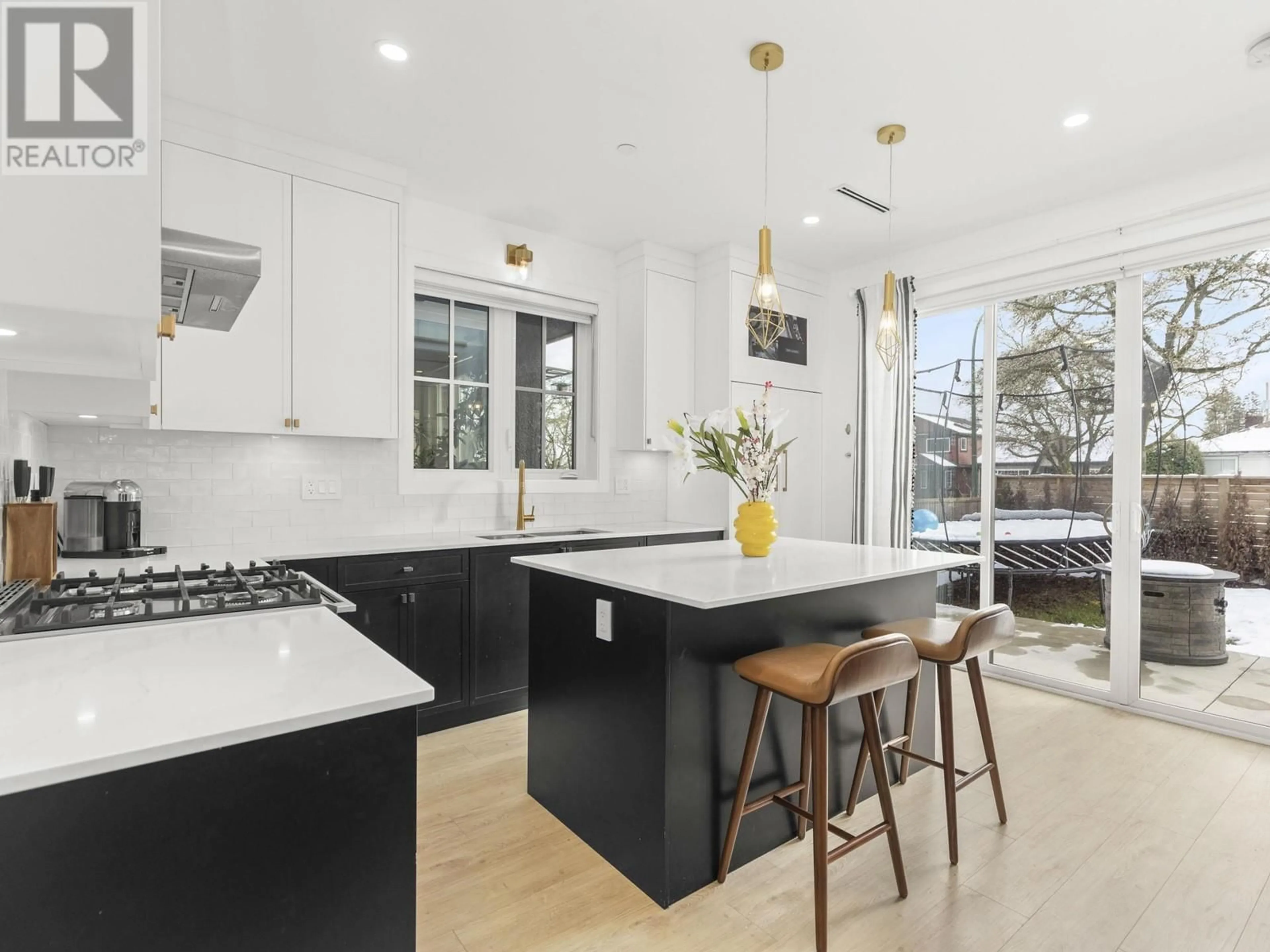 Contemporary kitchen, ceramic/tile floor for 1 3119 CHARLES STREET, Vancouver British Columbia V5K3B7