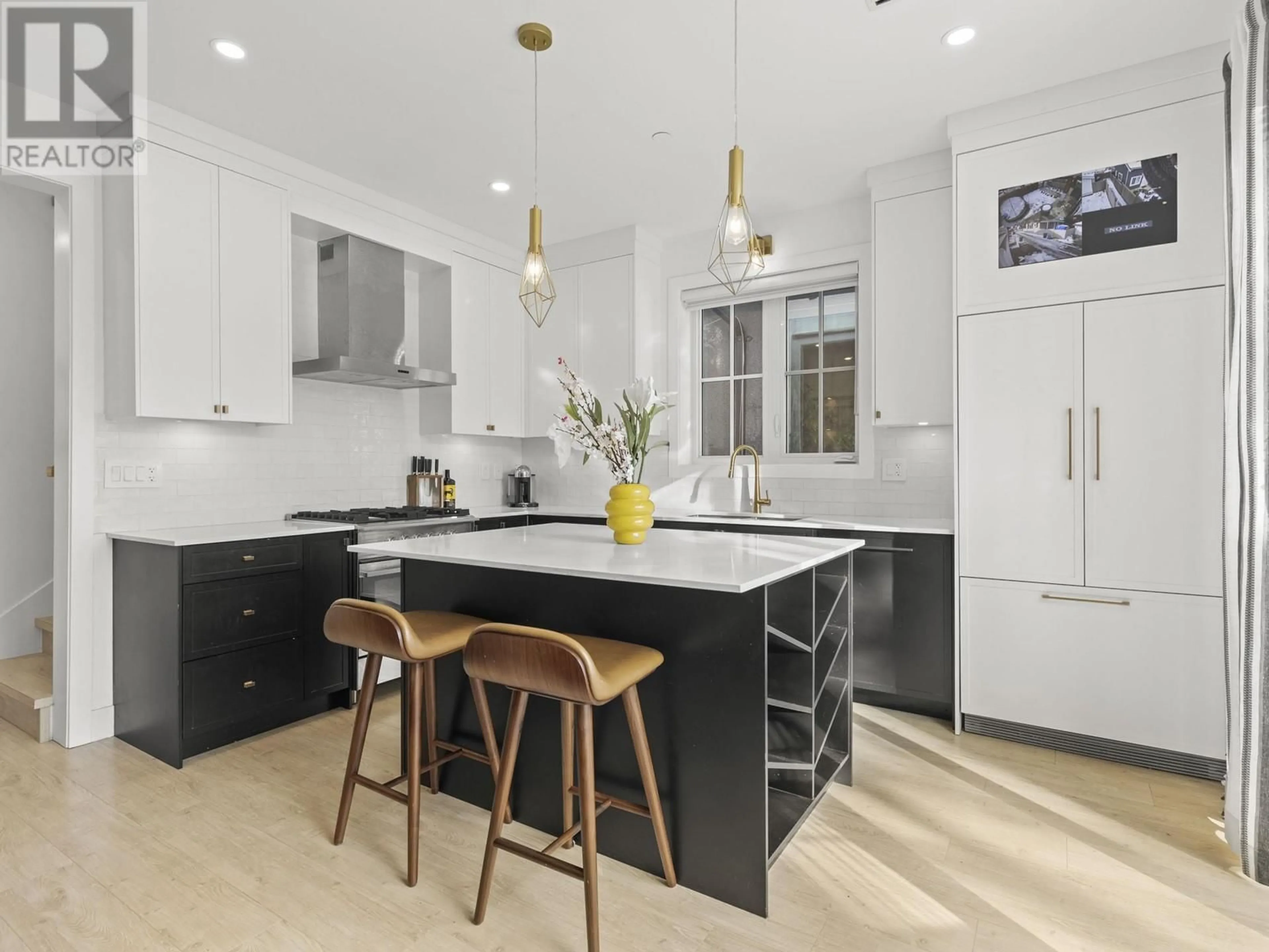 Contemporary kitchen, unknown for 1 3119 CHARLES STREET, Vancouver British Columbia V5K3B7