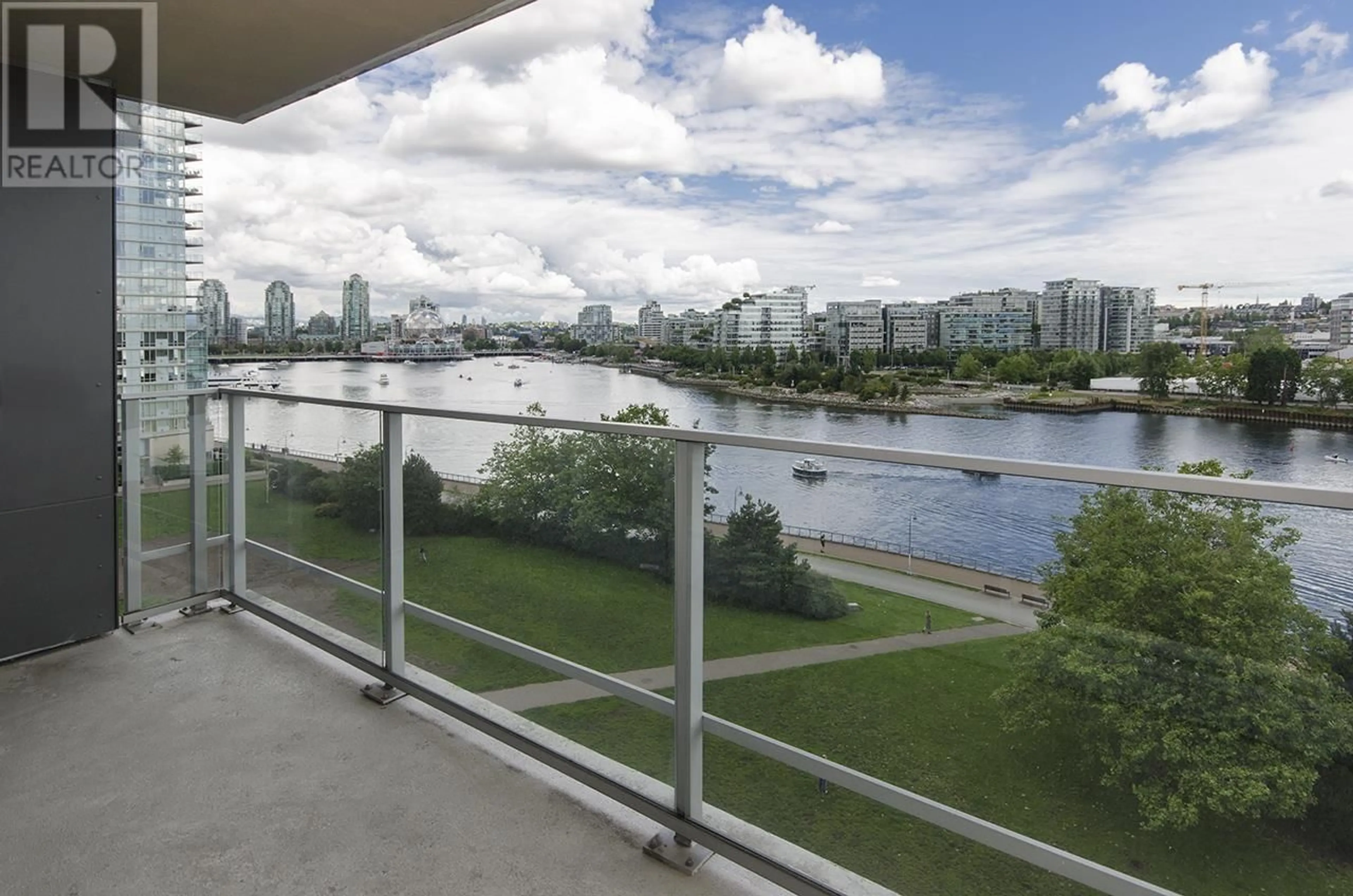 Balcony in the apartment, water/lake/river/ocean view for 907 980 COOPERAGE WAY, Vancouver British Columbia V6B0C3