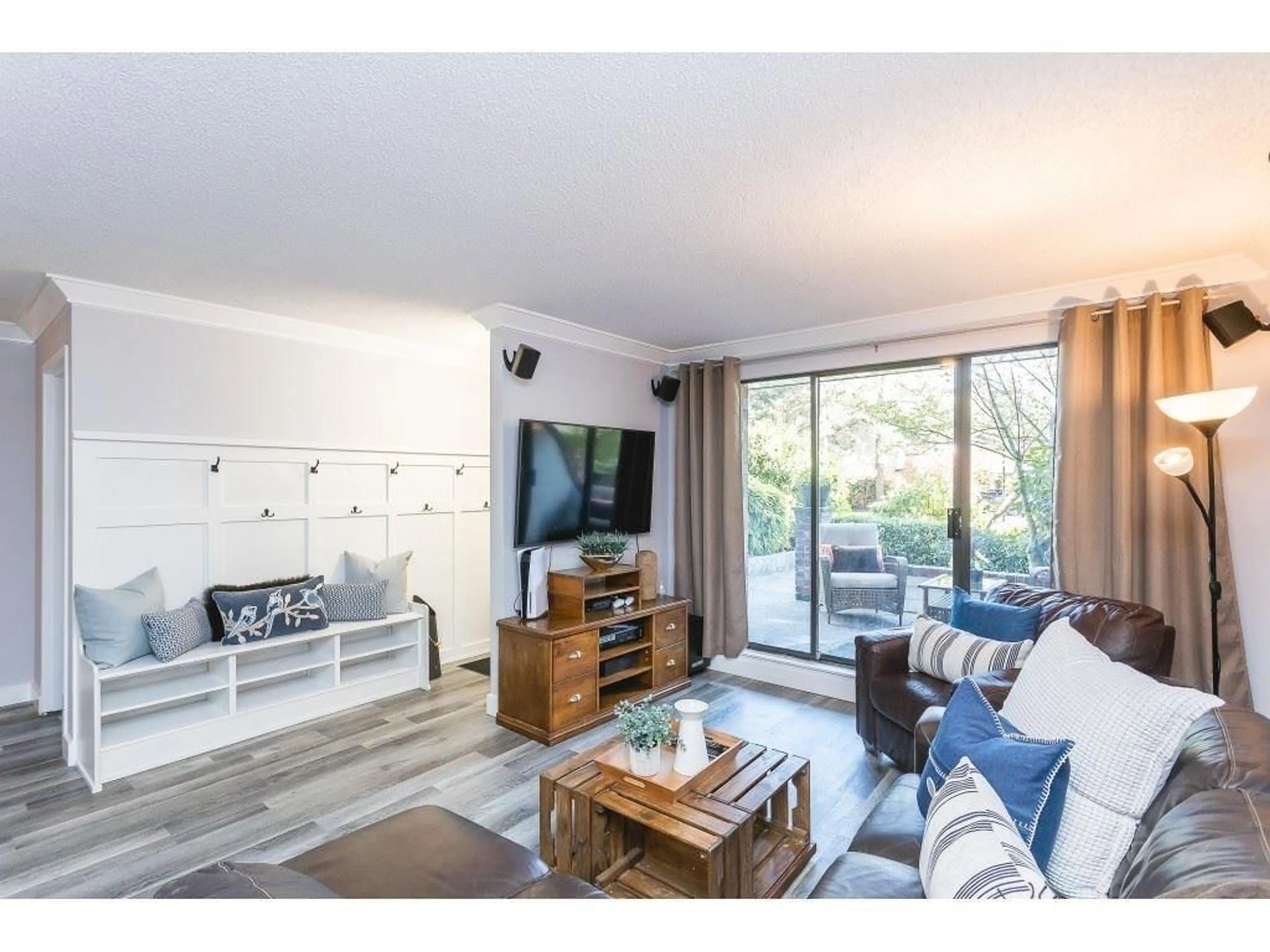 Living room with furniture, wood/laminate floor for 103 13977 74 AVENUE, Surrey British Columbia V3W6G6