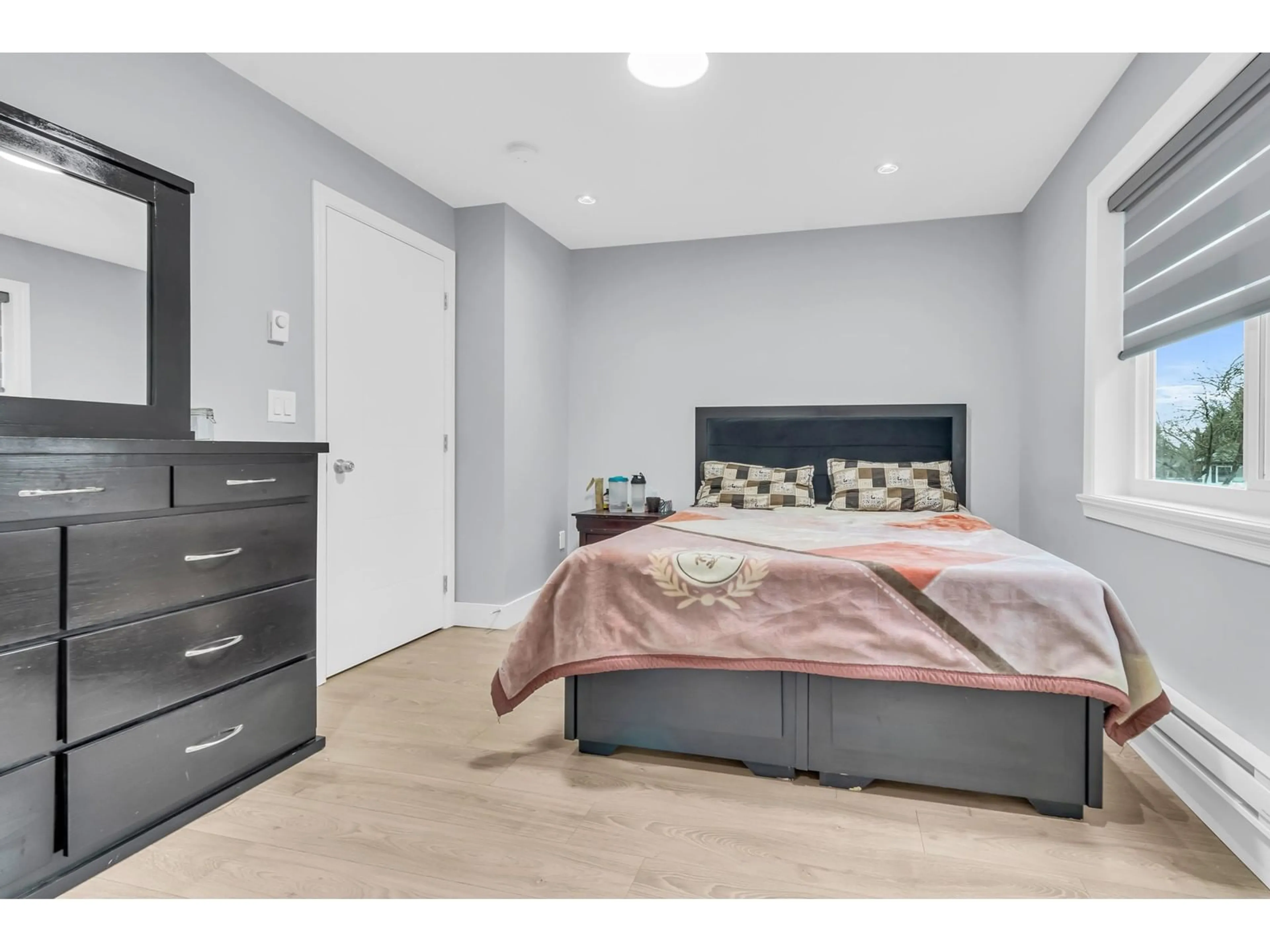 Bedroom with bed, wood/laminate floor for 9137 MALCOLM, Surrey British Columbia V3V6G1