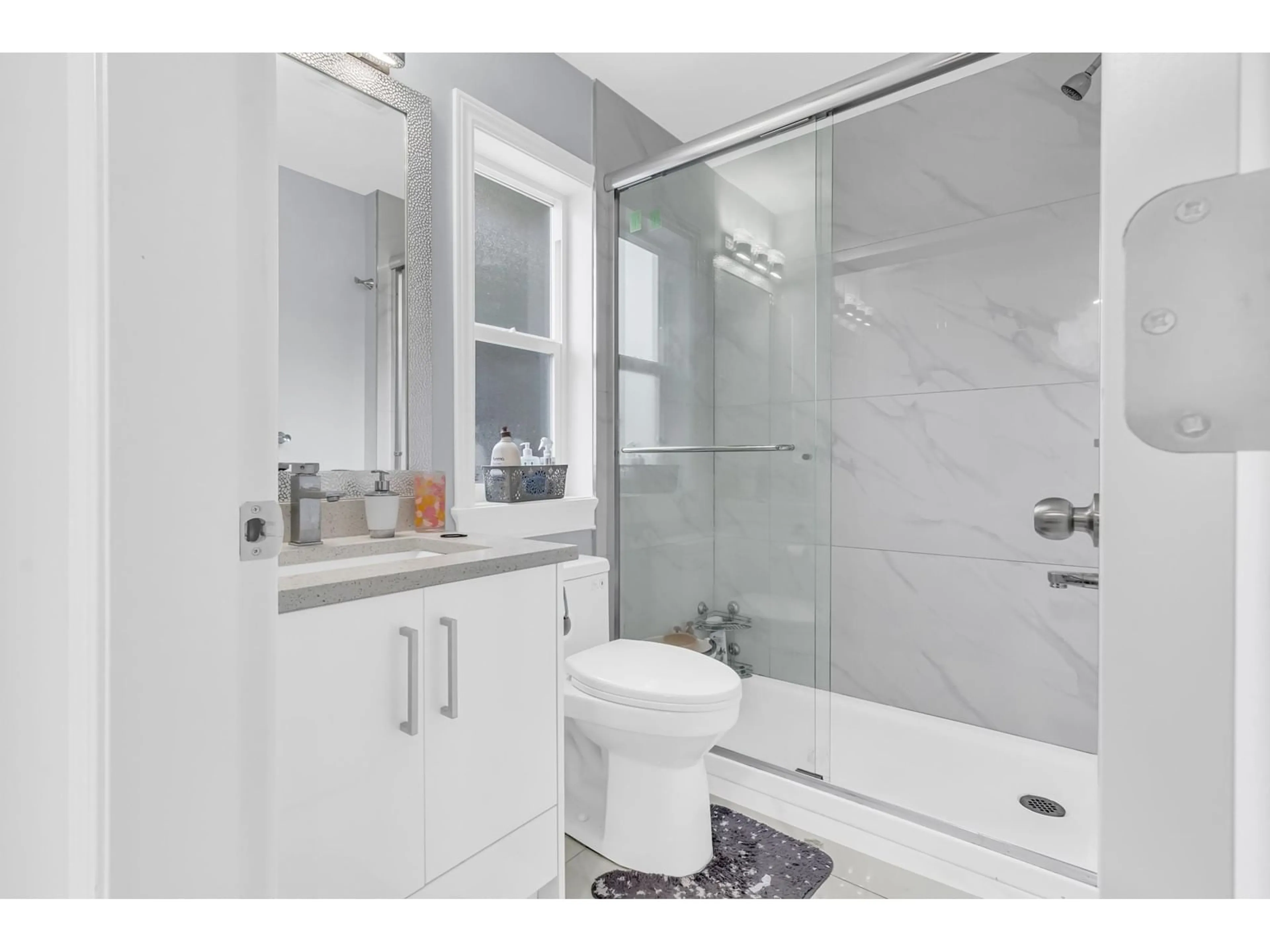 Standard bathroom, ceramic/tile floor for 9137 MALCOLM, Surrey British Columbia V3V6G1
