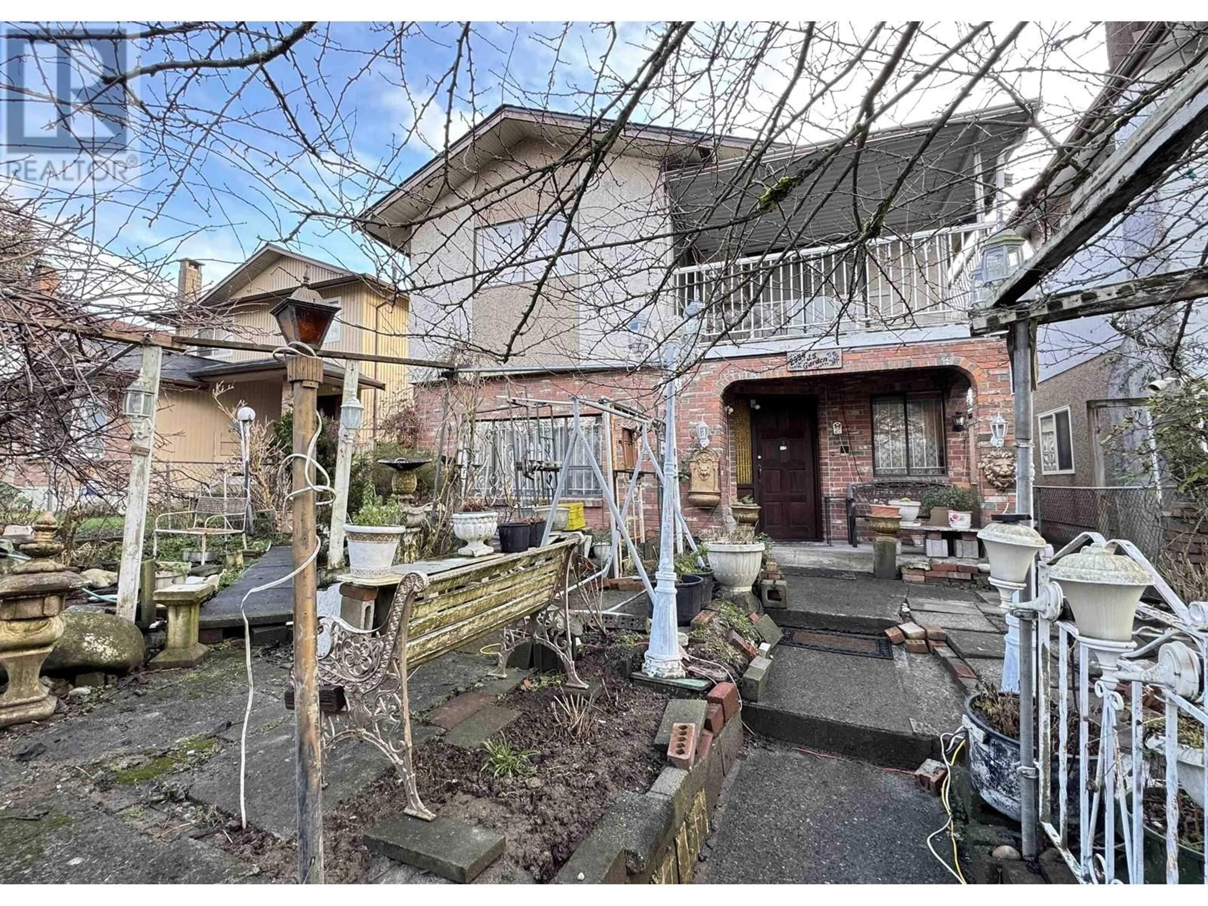 Patio, street for 2534 E 21ST AVENUE, Vancouver British Columbia V5M2V8