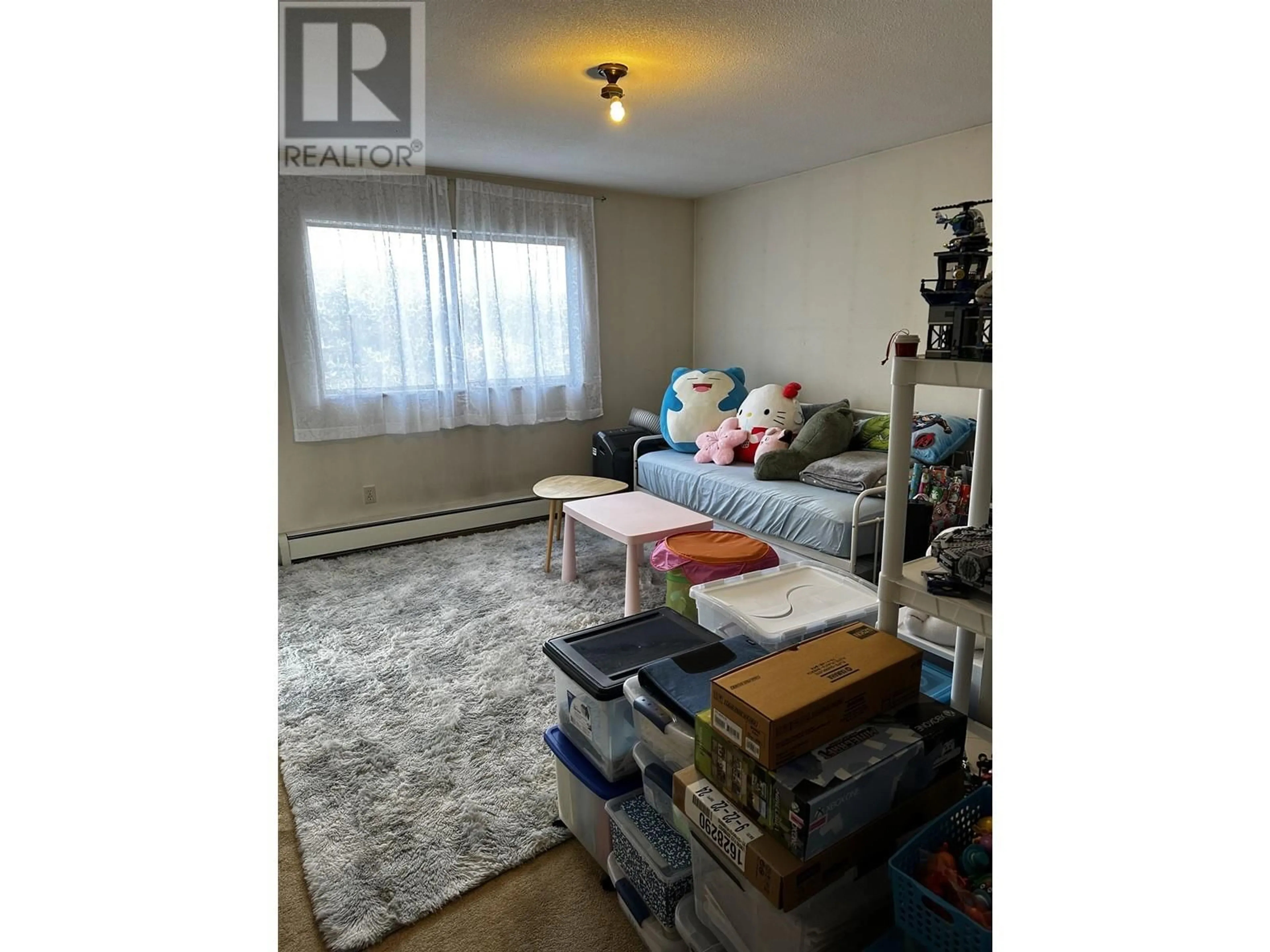 Living room with furniture, wood/laminate floor for 2534 E 21ST AVENUE, Vancouver British Columbia V5M2V8