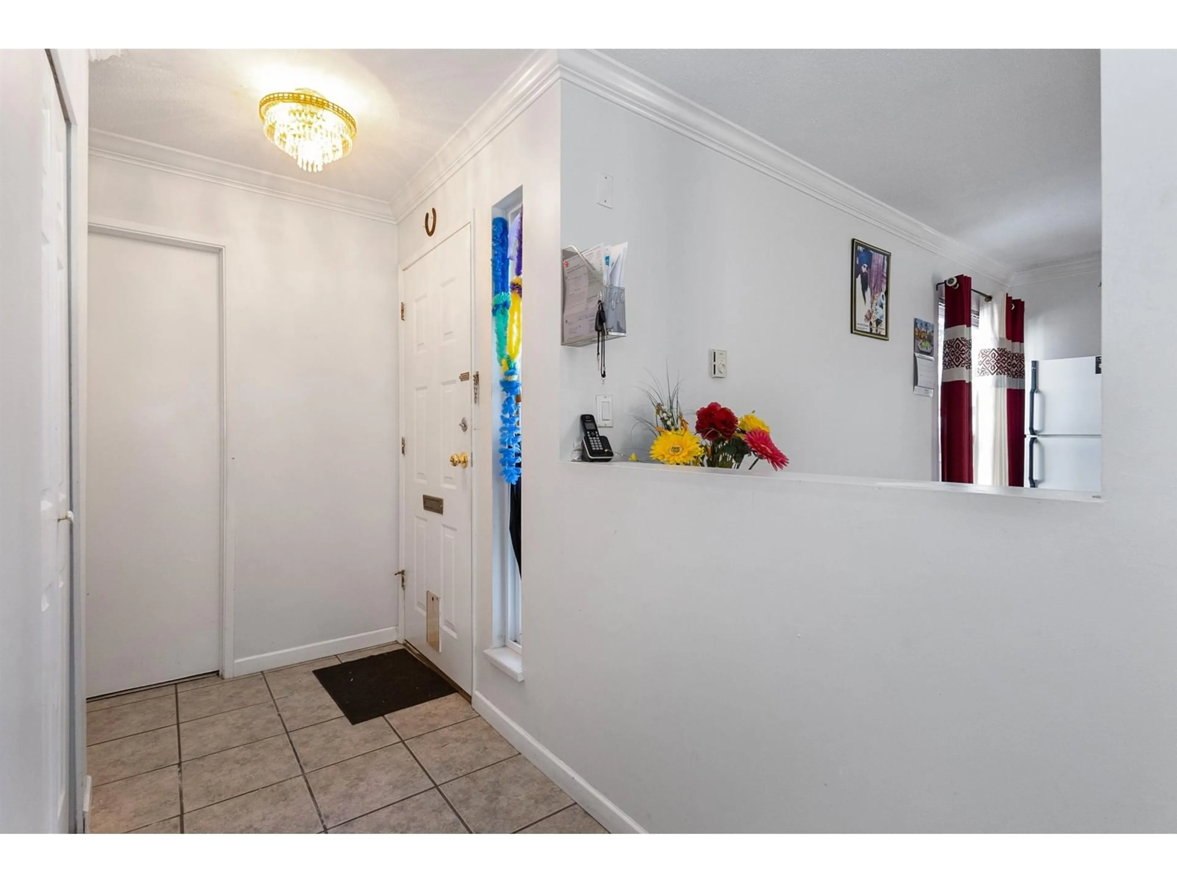 Indoor entryway for 190 - 32550 MACLURE, Abbotsford British Columbia V2T4N3