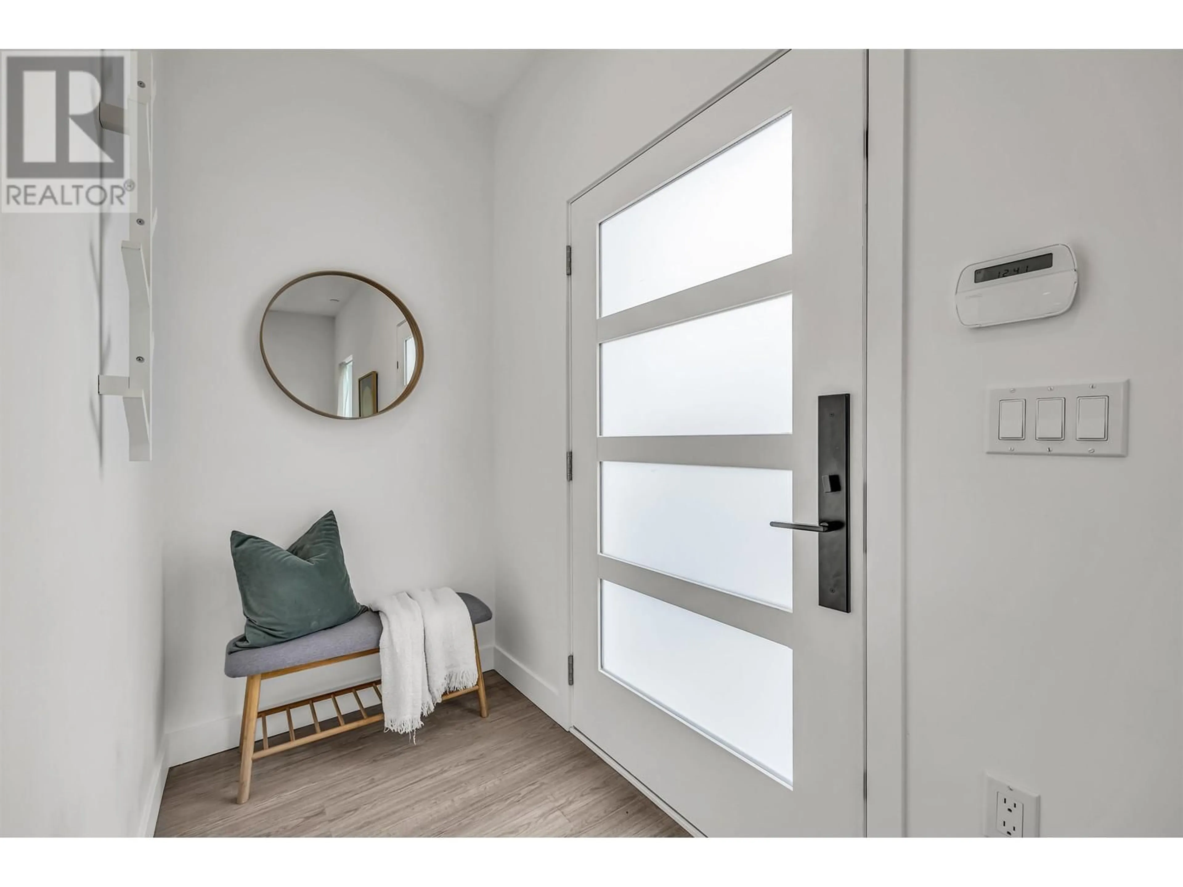 Indoor entryway for 225 57TH AVENUE, Vancouver British Columbia V5X1S6