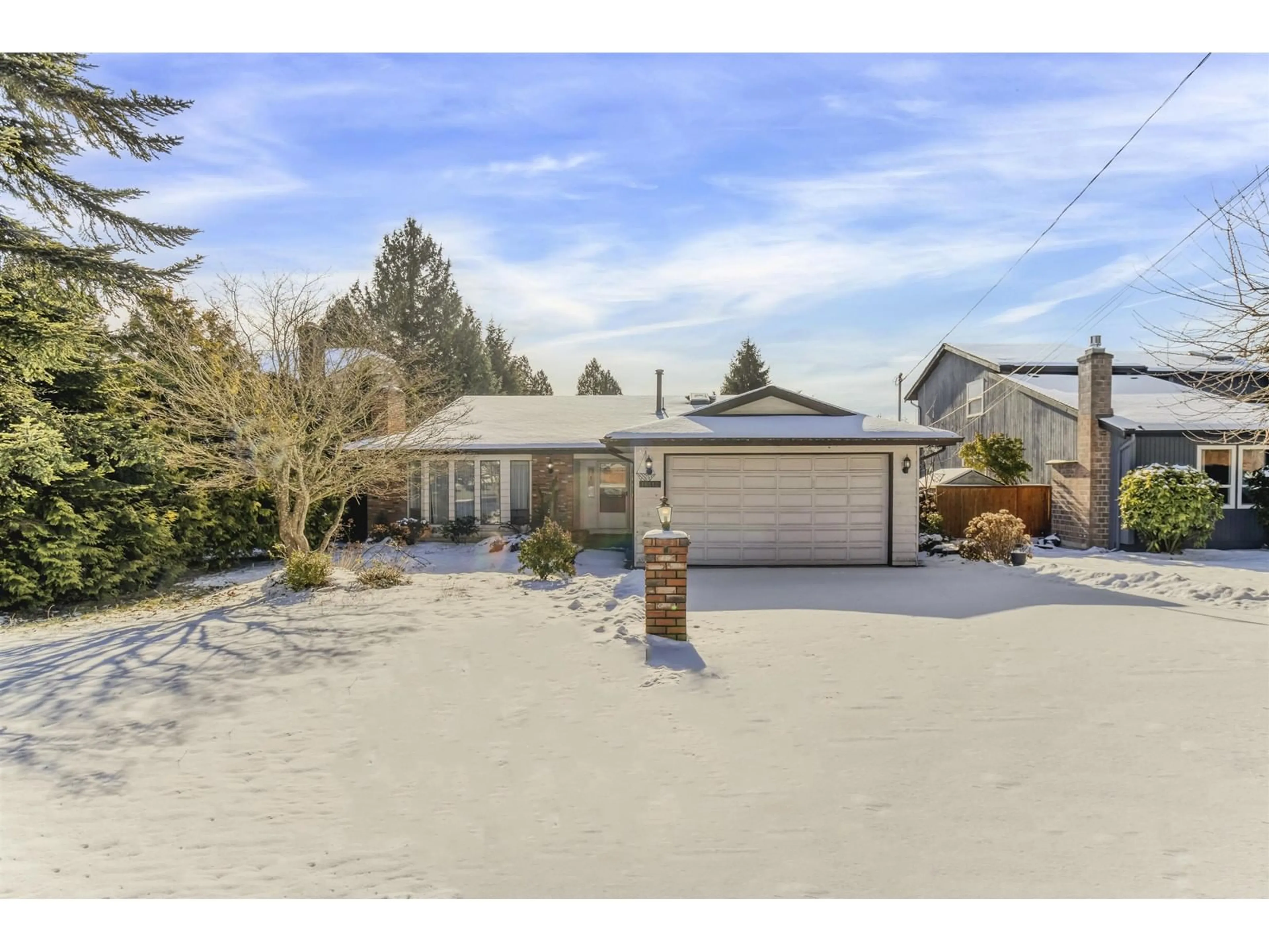 A pic from outside/outdoor area/front of a property/back of a property/a pic from drone, street for 16112 10, Surrey British Columbia V4A1A8