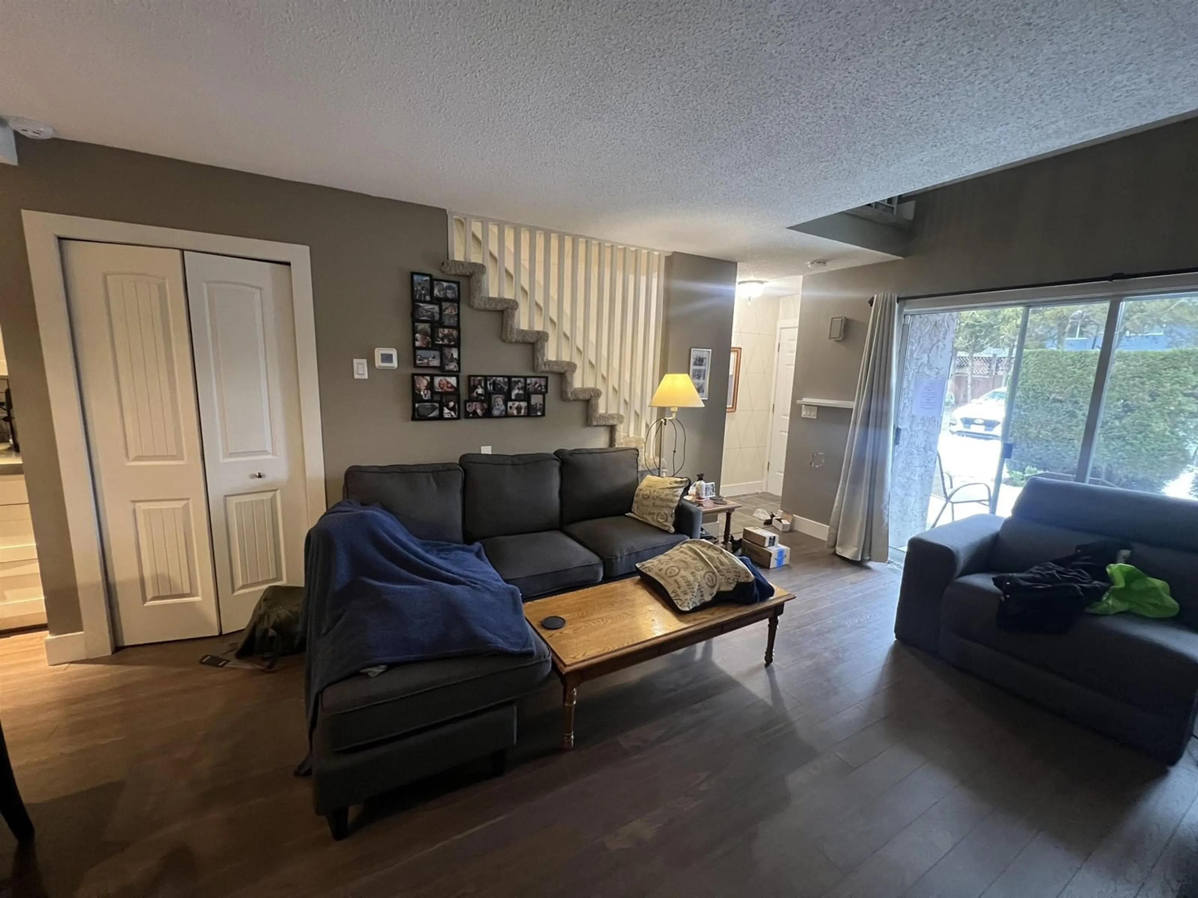 Living room with furniture, unknown for 512 - 34909 OLD YALE, Abbotsford British Columbia V3G2E7