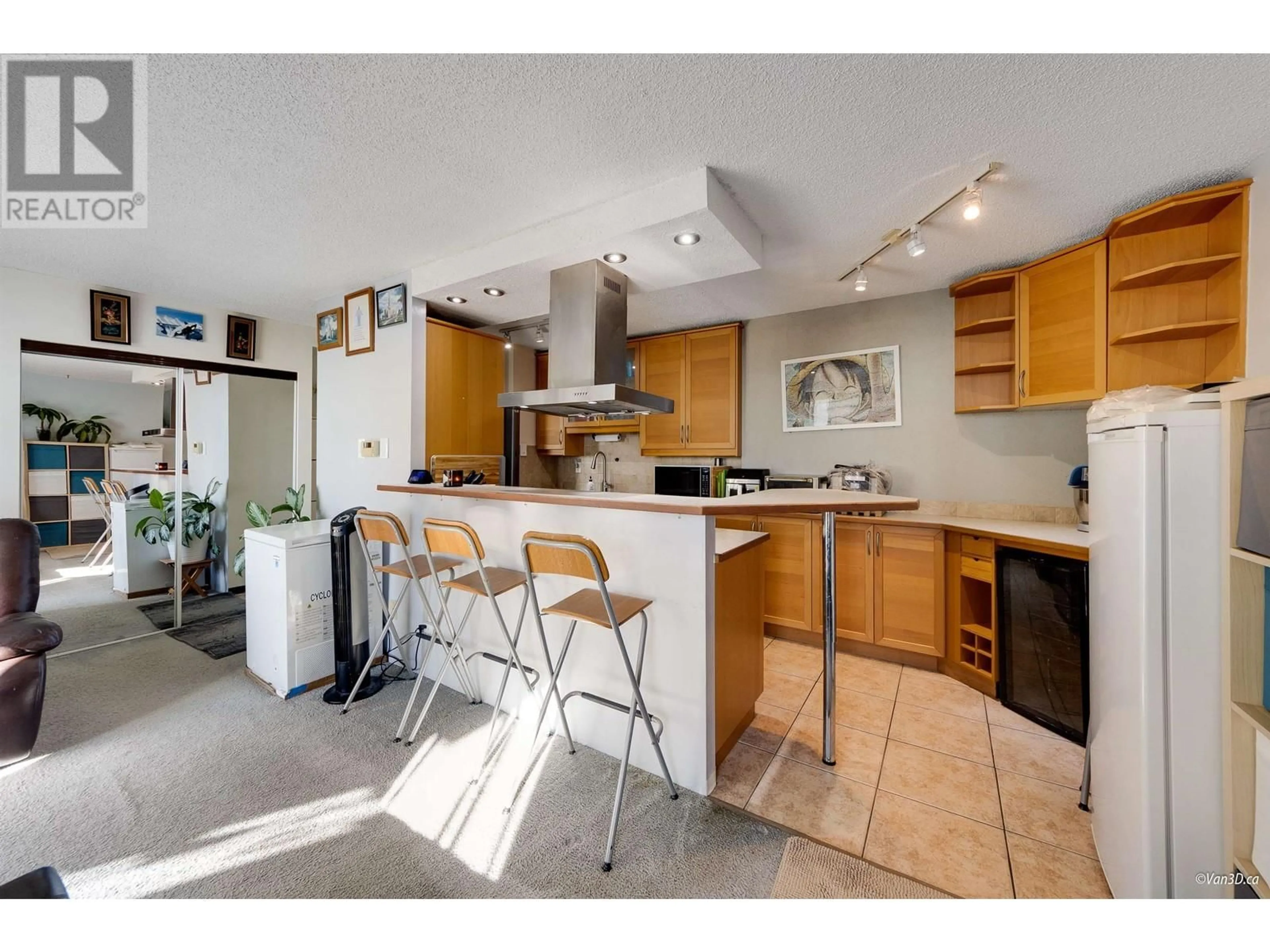 Open concept kitchen, ceramic/tile floor for 705 6689 WILLINGDON AVENUE, Burnaby British Columbia V5H3Y8