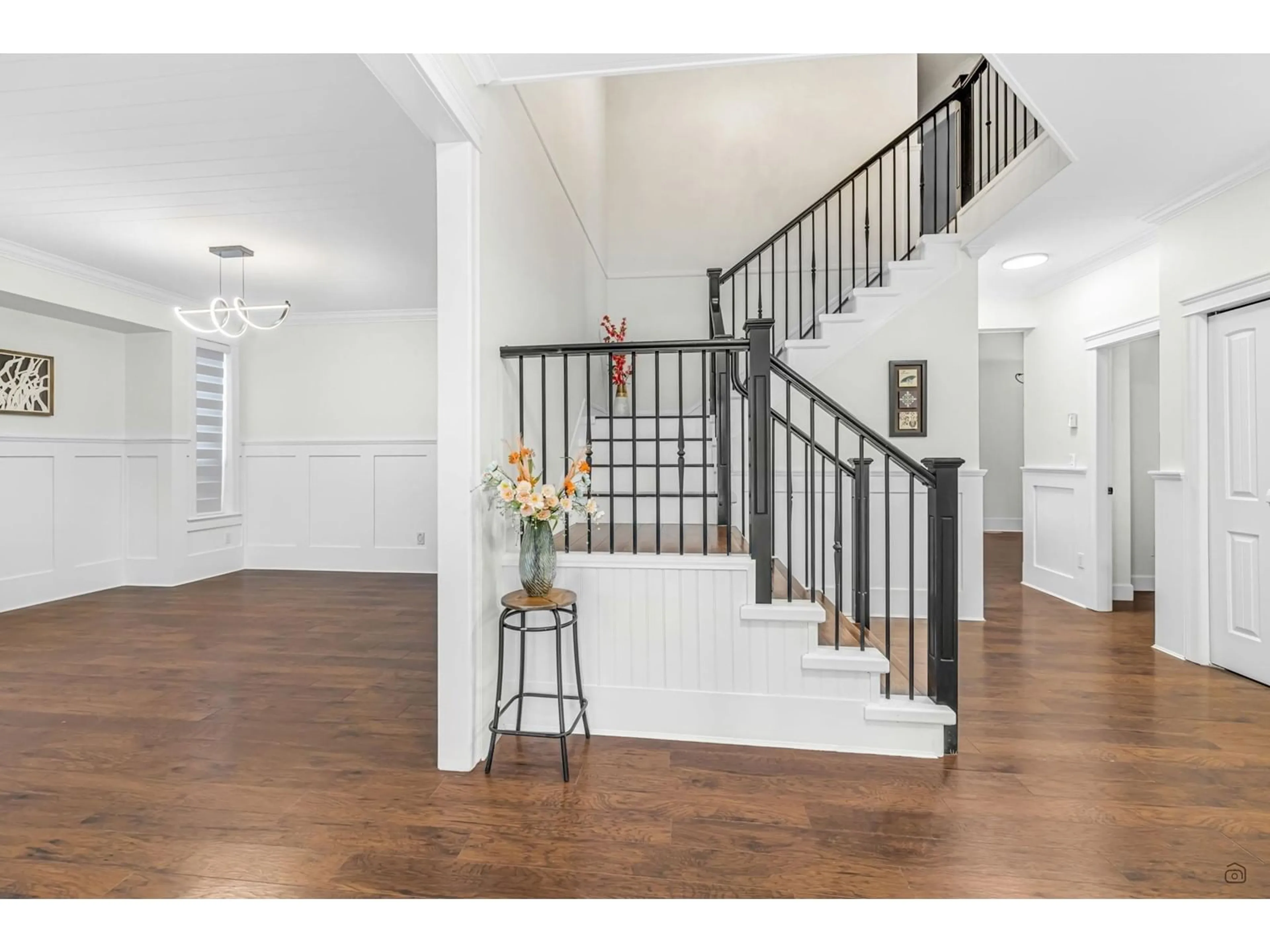 Indoor entryway for 27837 ROUNDHOUSE, Abbotsford British Columbia V4X0A2
