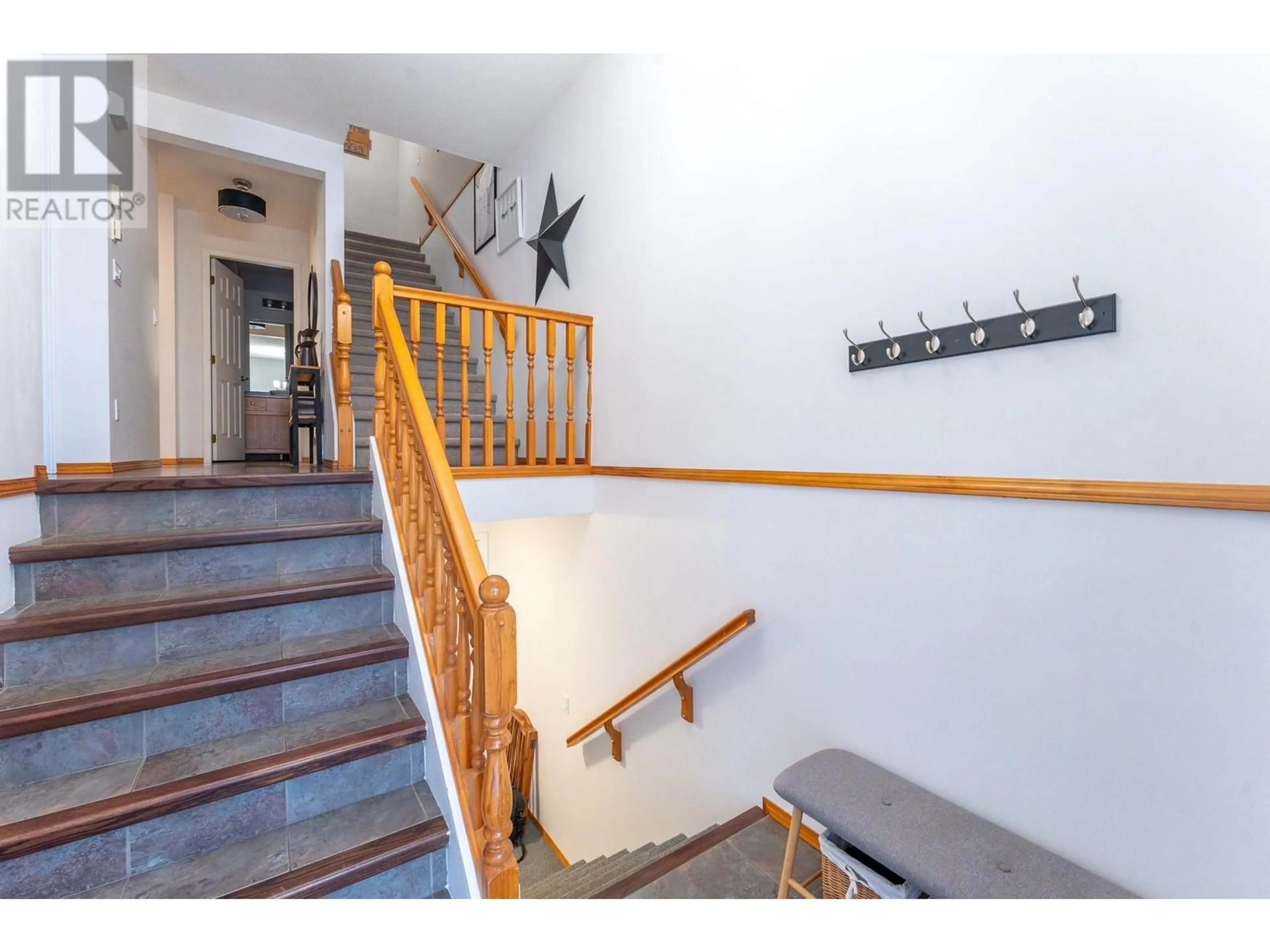 Indoor foyer for 106 3015 ST ANNE CRESCENT, Prince George British Columbia V2N5C7