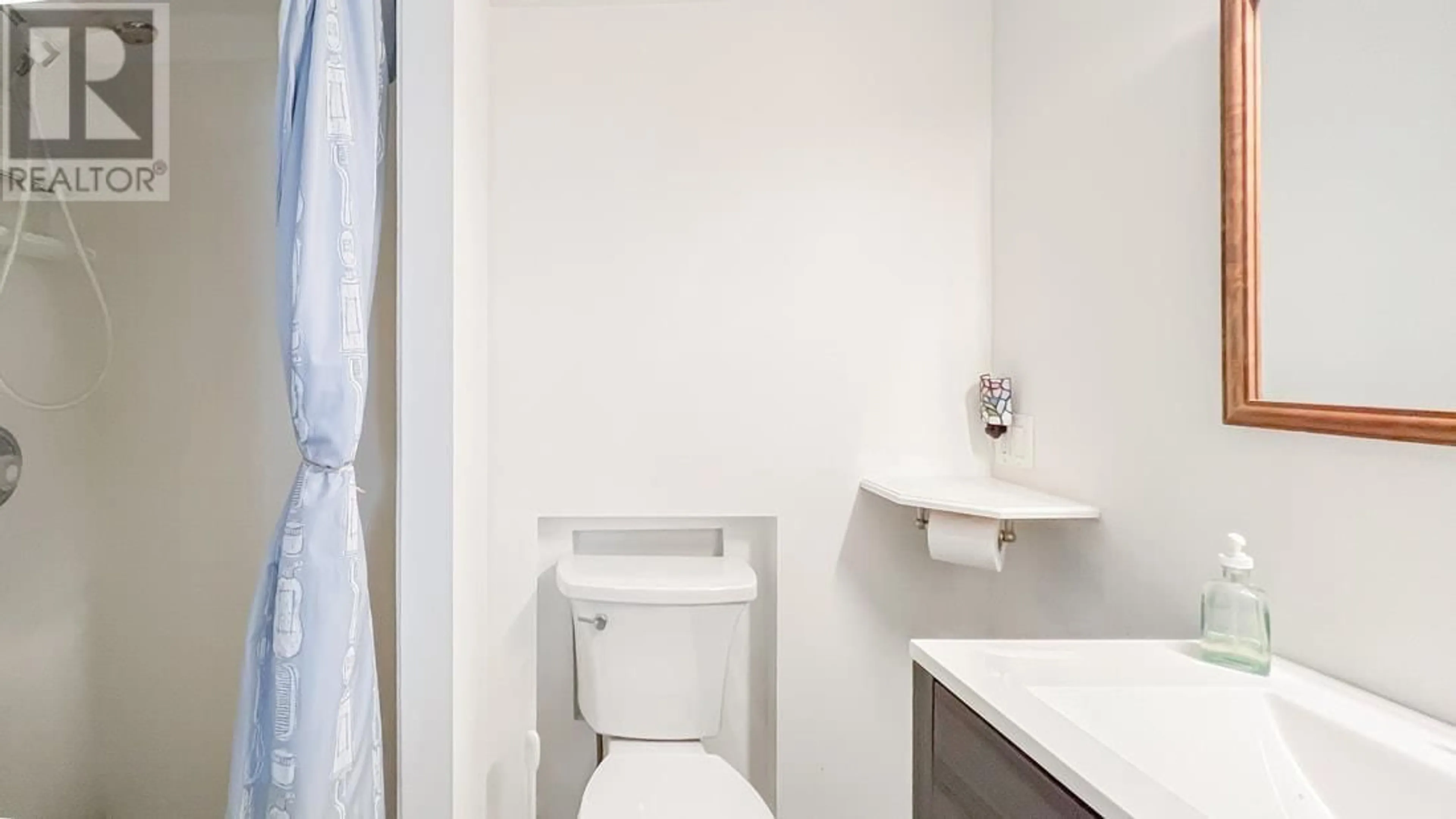 Standard bathroom, unknown for 420 E 36TH AVENUE, Vancouver British Columbia V5W1C8