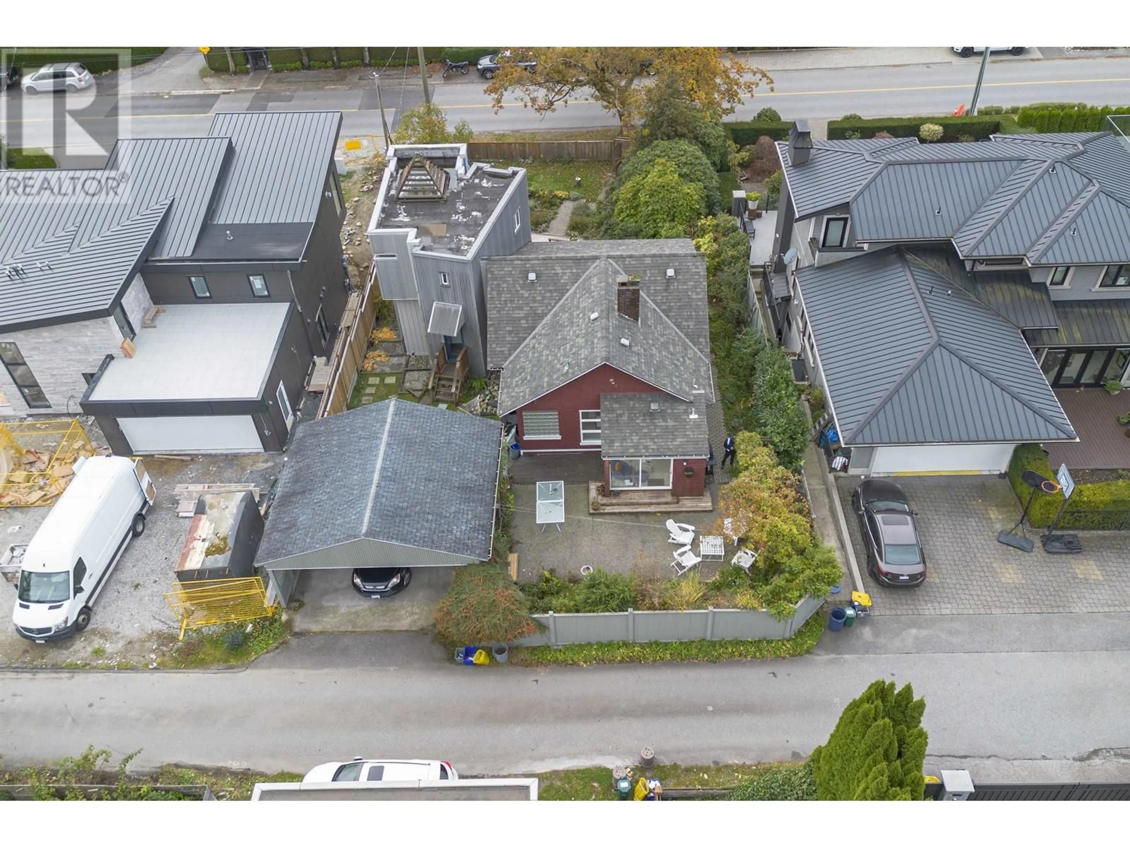 A pic from outside/outdoor area/front of a property/back of a property/a pic from drone, street for 2433 MATHERS AVENUE, West Vancouver British Columbia V7V2H9