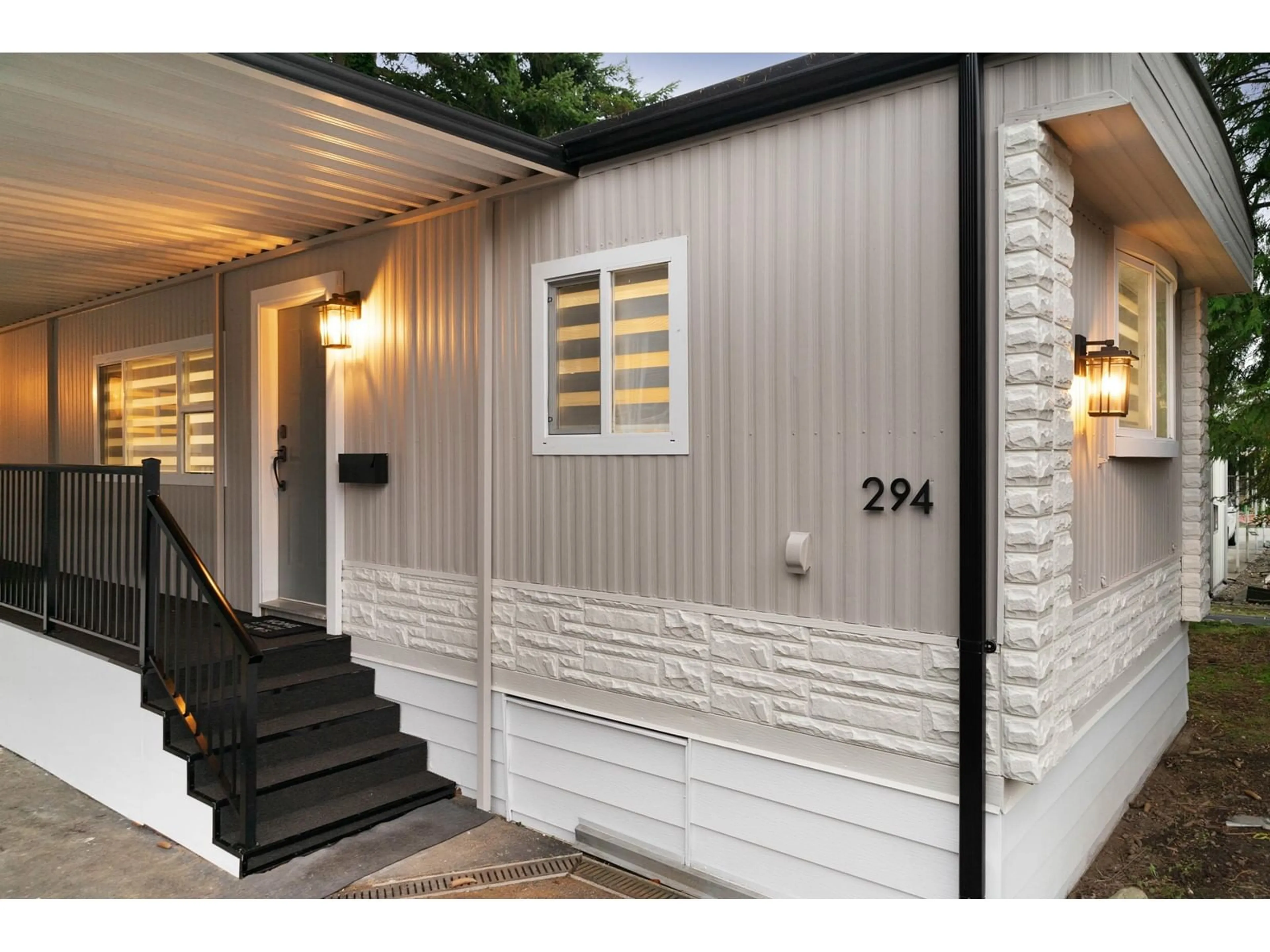 Home with vinyl exterior material, street for 294 1840 160TH STREET, Surrey British Columbia V4A4X4