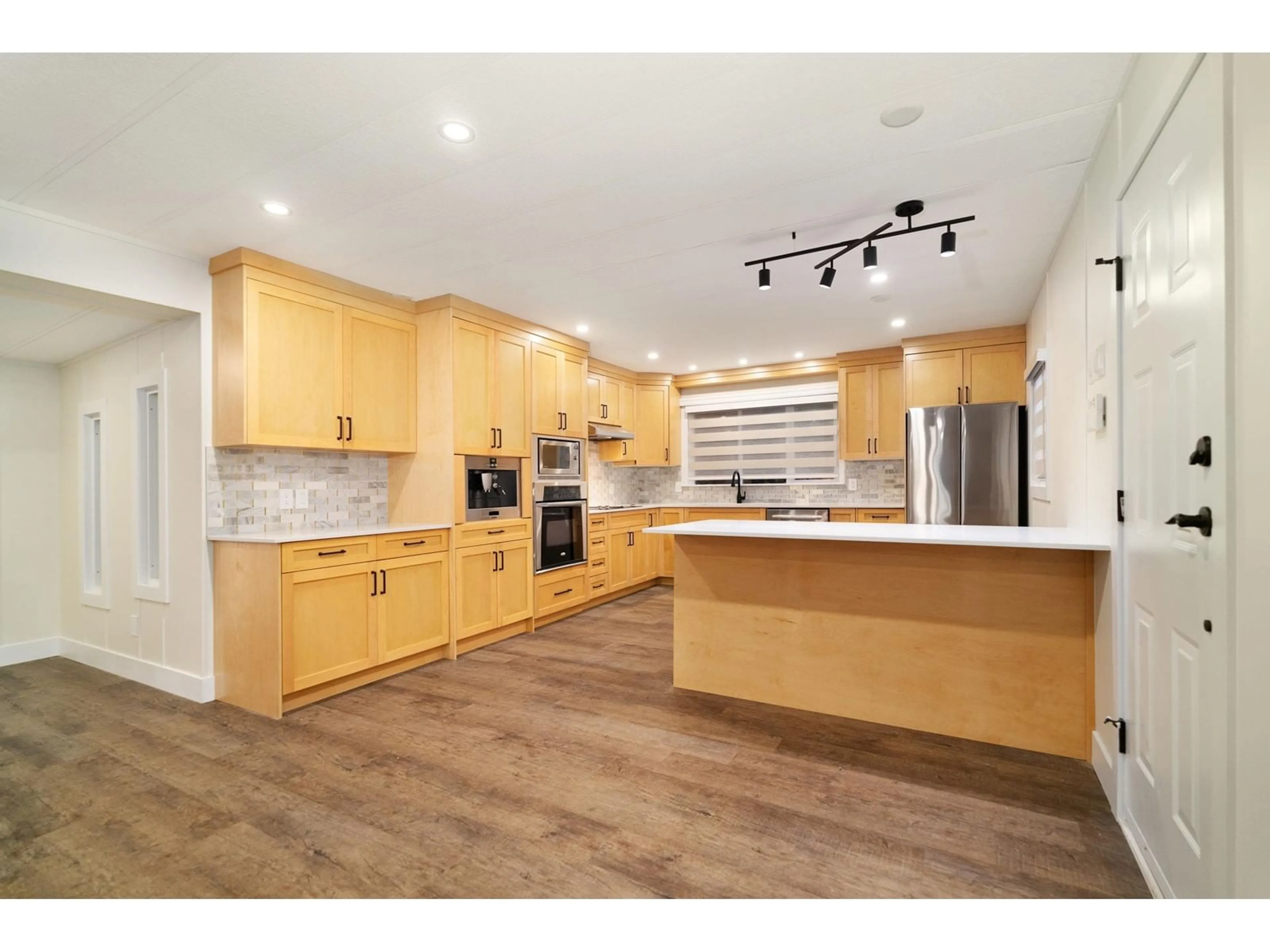 Open concept kitchen, unknown for 294 1840 160TH STREET, Surrey British Columbia V4A4X4