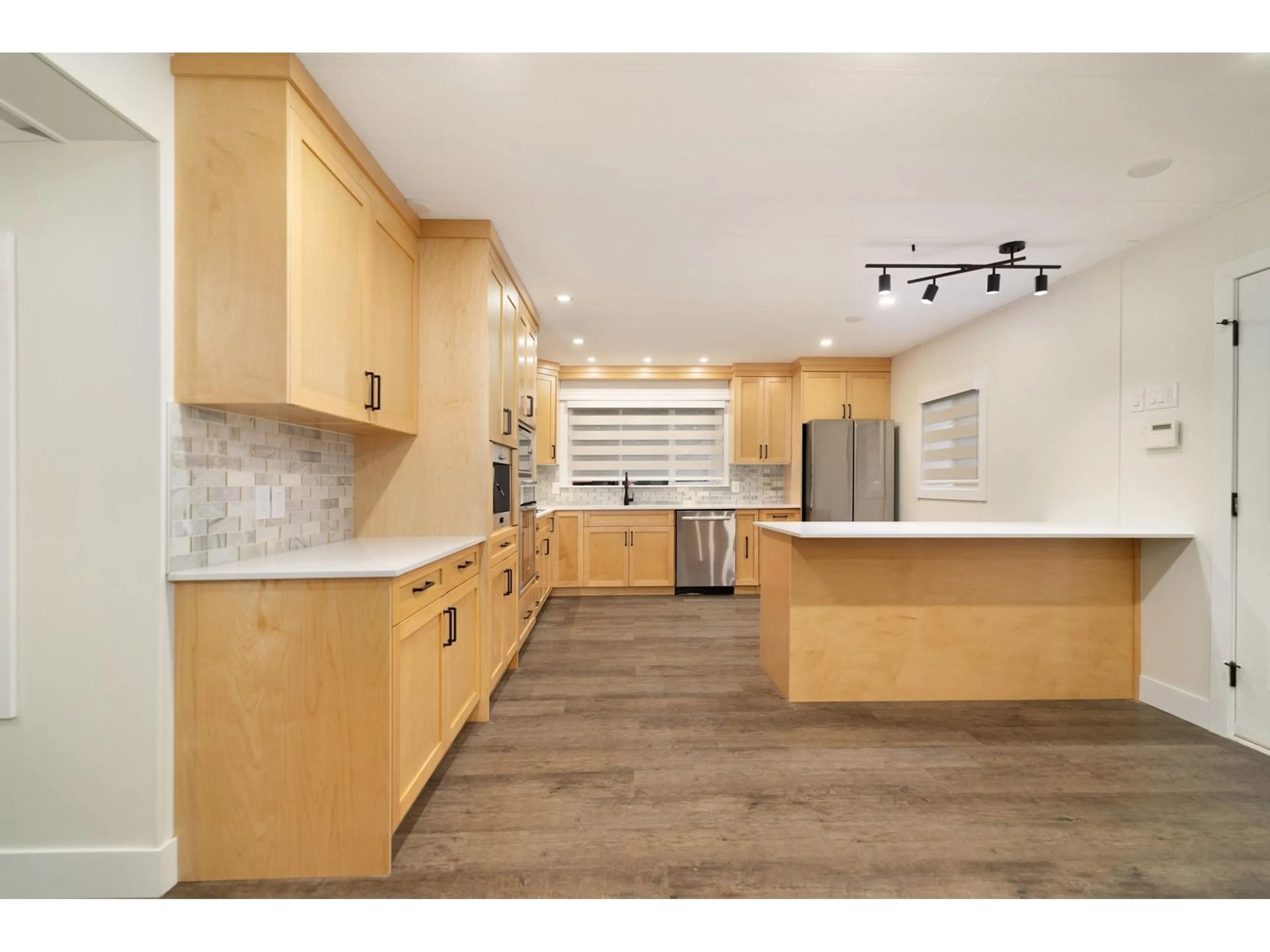 Open concept kitchen, unknown for 294 1840 160TH STREET, Surrey British Columbia V4A4X4