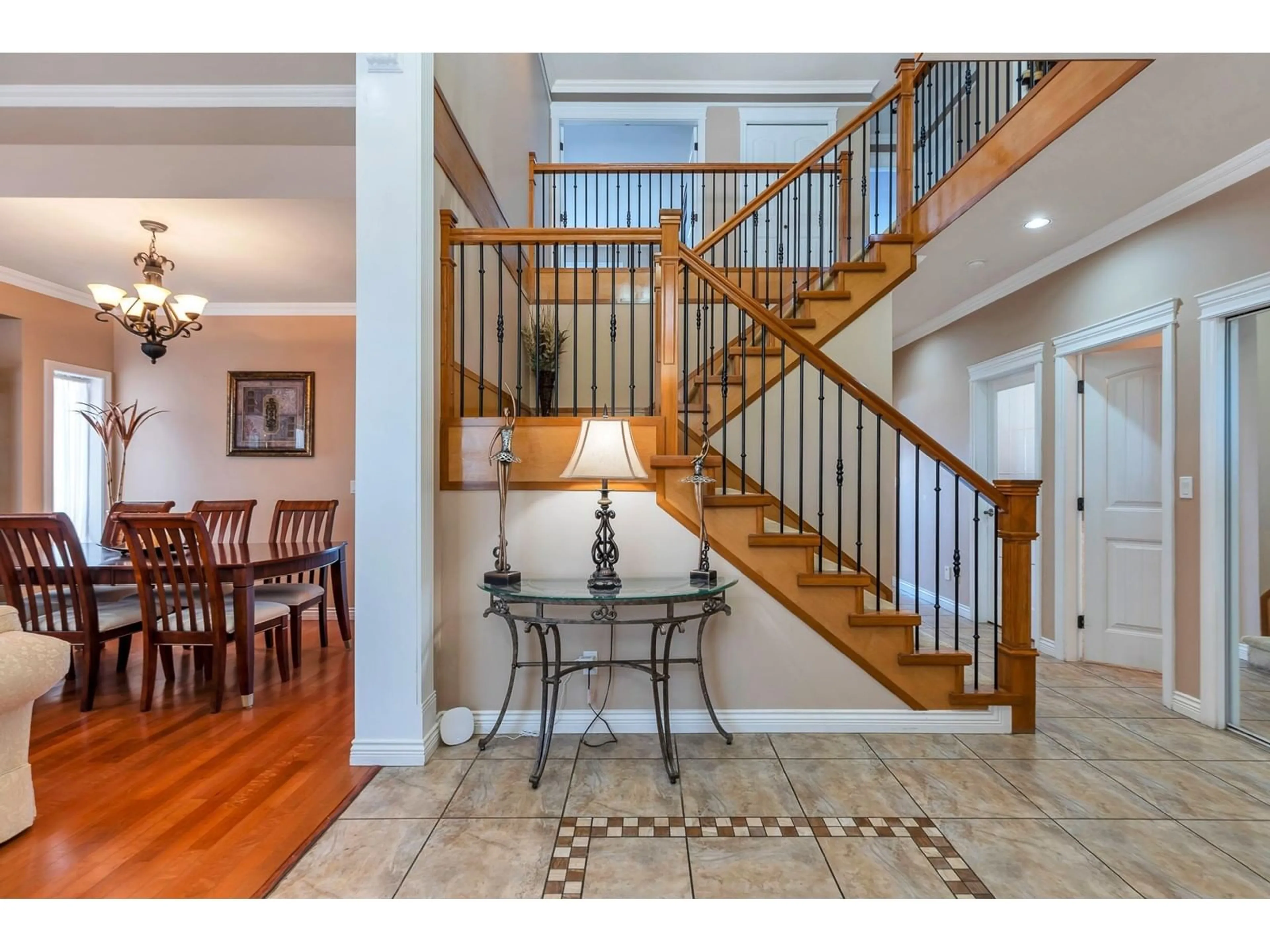 Indoor entryway for 7092 151 STREET, Surrey British Columbia V3S7Y8