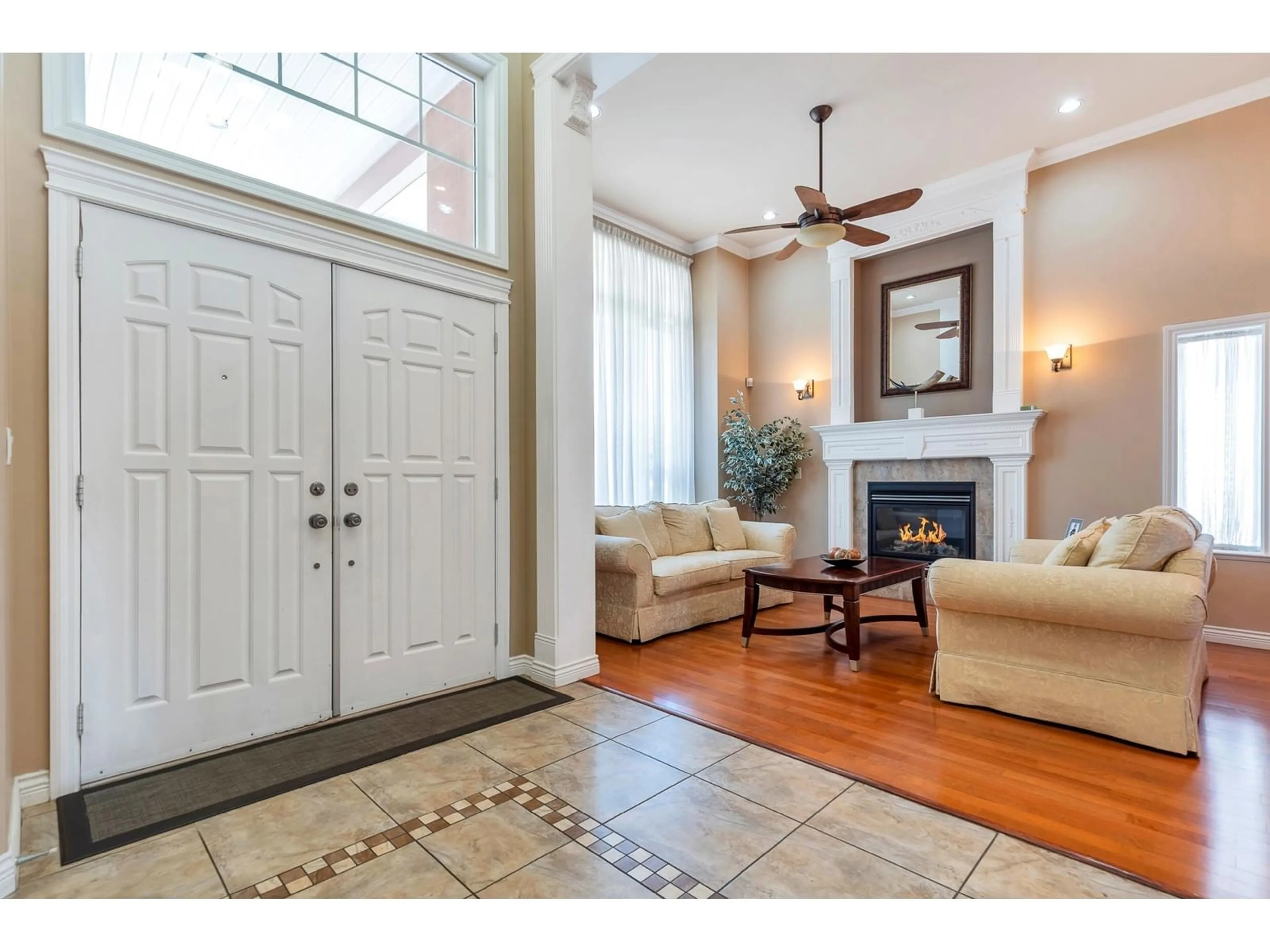 Indoor entryway for 7092 151 STREET, Surrey British Columbia V3S7Y8