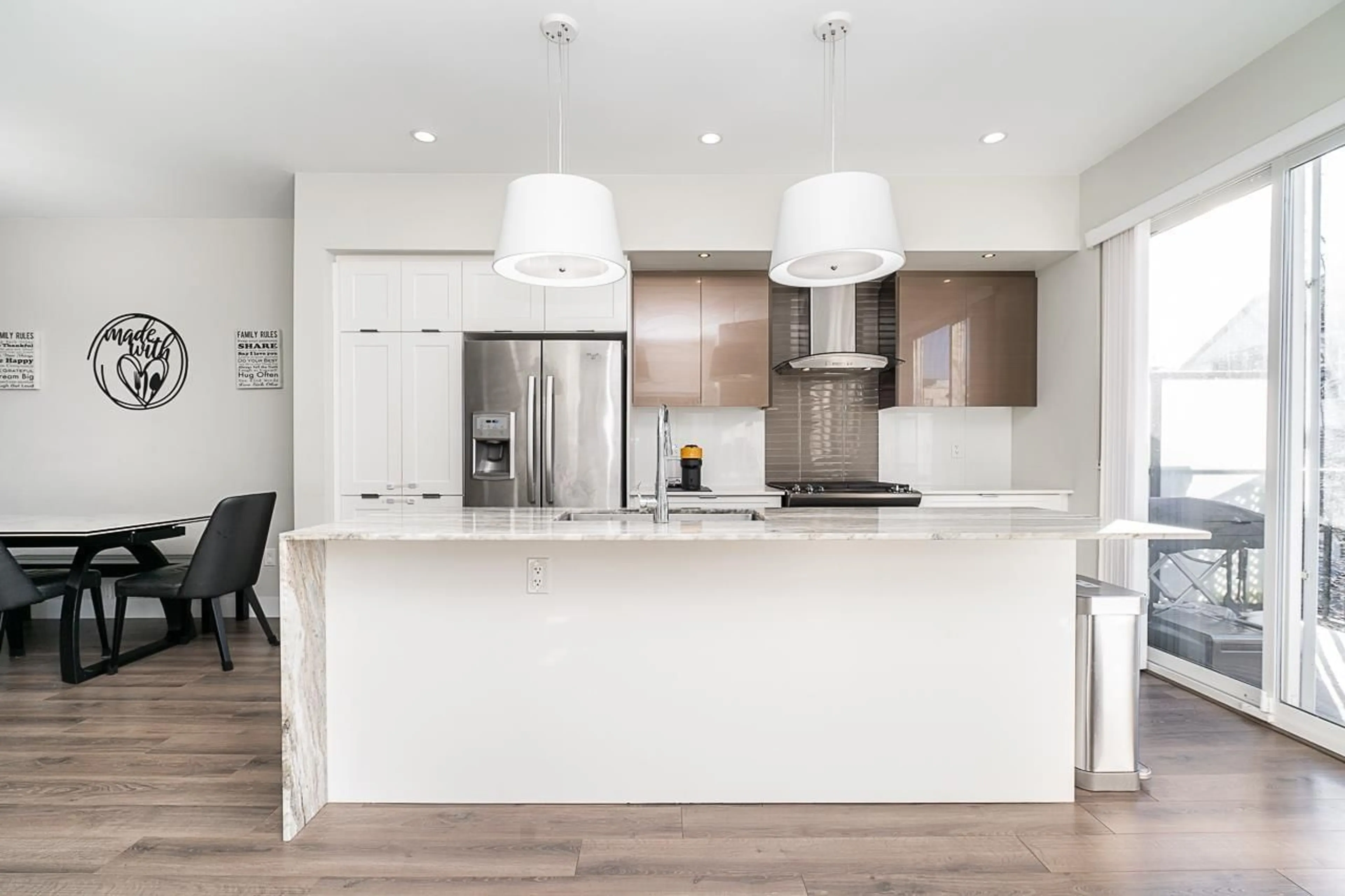 Contemporary kitchen, unknown for 65 20852 77A AVENUE, Langley British Columbia V2Y0R8