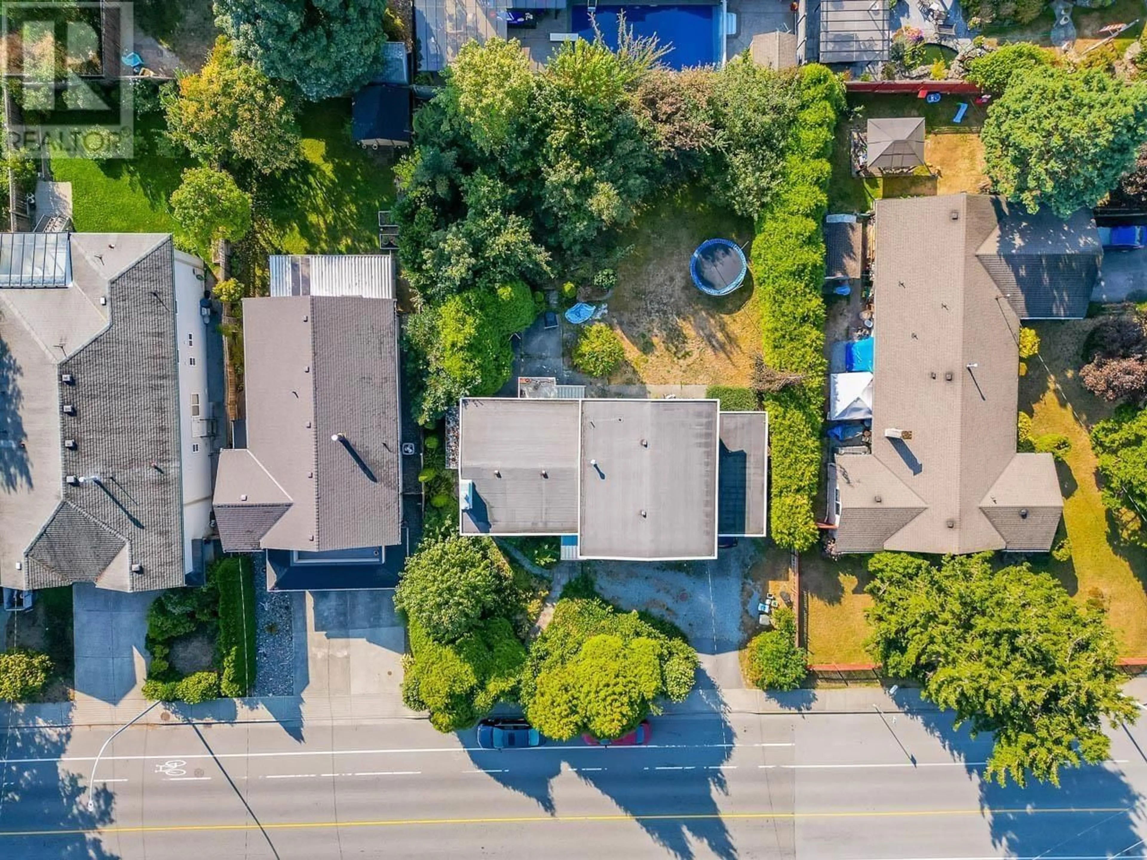 A pic from outside/outdoor area/front of a property/back of a property/a pic from drone, street for 18994 FORD ROAD, Pitt Meadows British Columbia V3Y1X1