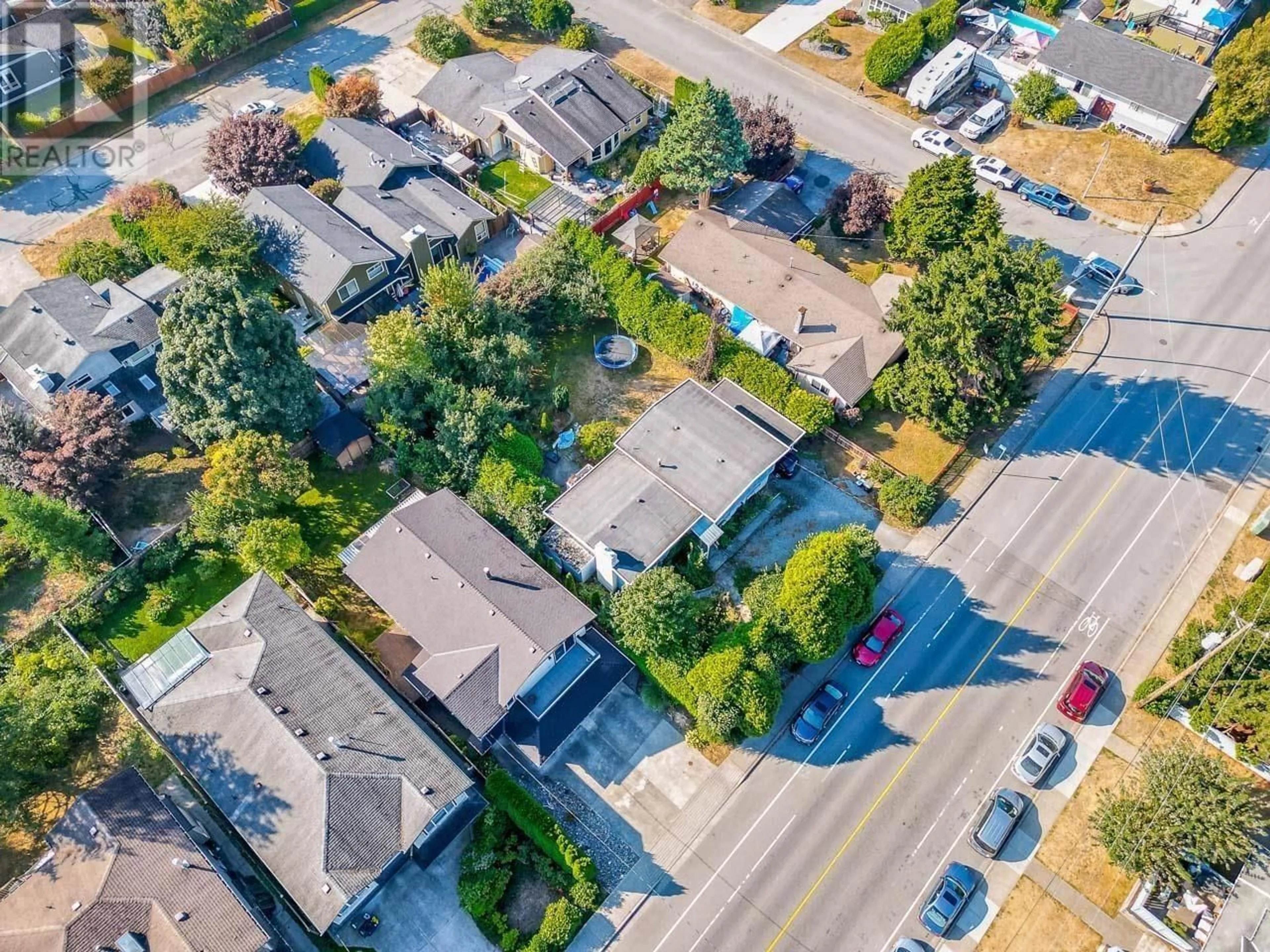 A pic from outside/outdoor area/front of a property/back of a property/a pic from drone, street for 18994 FORD ROAD, Pitt Meadows British Columbia V3Y1X1