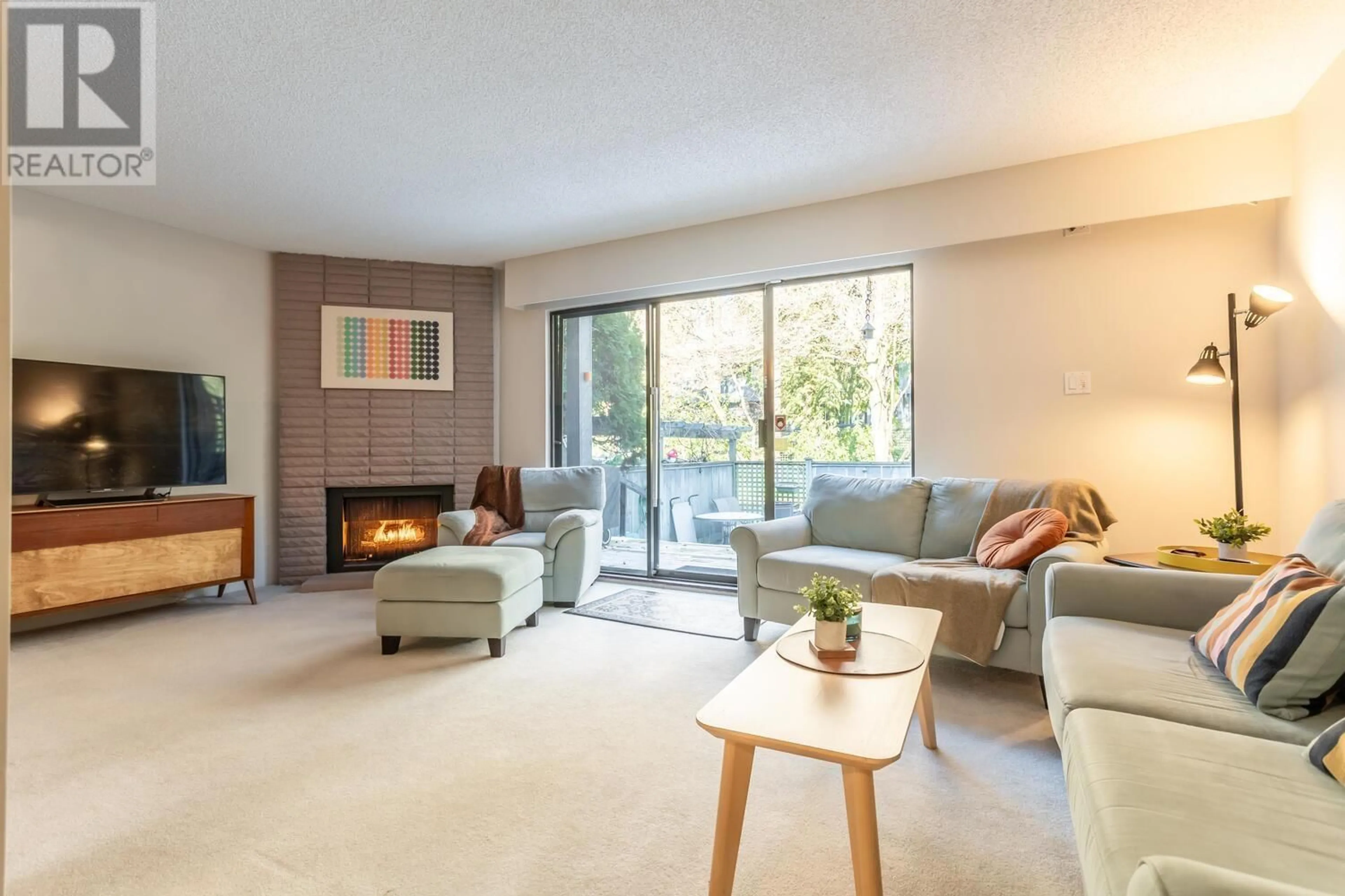 Living room with furniture, unknown for 9135 WILTSHIRE PLACE, Burnaby British Columbia V3N4L6